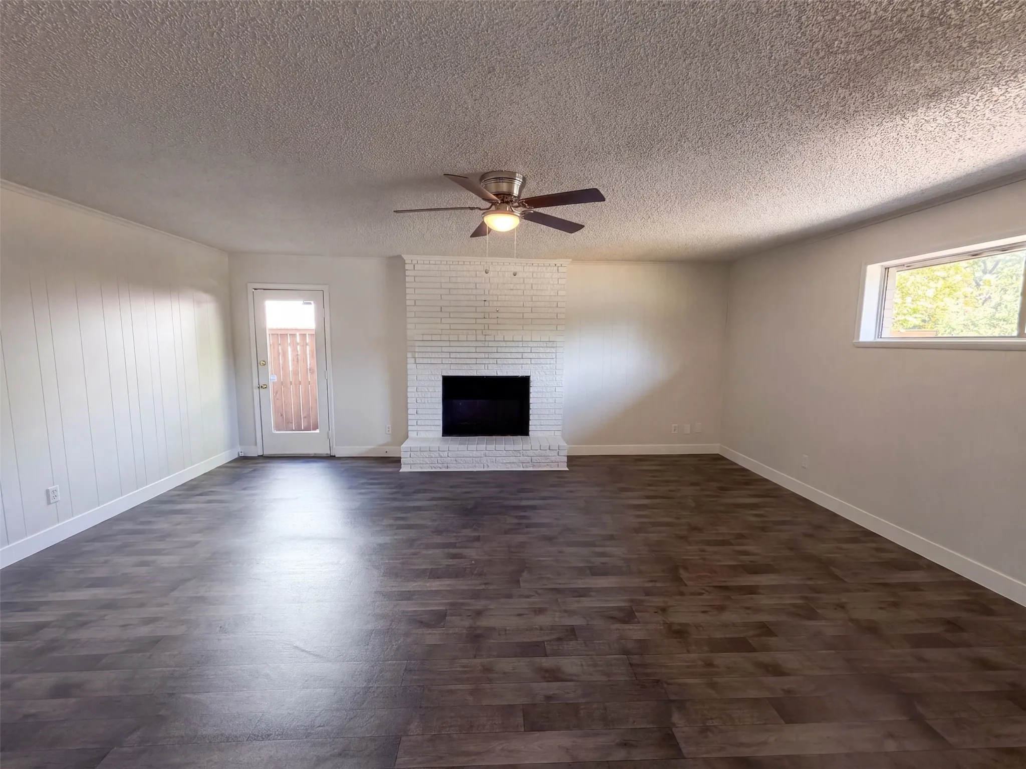 Single Family Residence For Sale in Dallas County , 8540 Foxwood Lane, Dallas, Texas 75217, 3 Bedroom, 2 Bathroom, Garage spaces, 1,620 Sqft, built in 1962, mls#21382657, Real Estate Agent in Dallas, Homes For Sale in Dallas county, Homes For Sale in Dallas, Realtor in Dallas Texas, Real Estate Brokerage Independent Realty Texas, Luminita Cordes Realtor