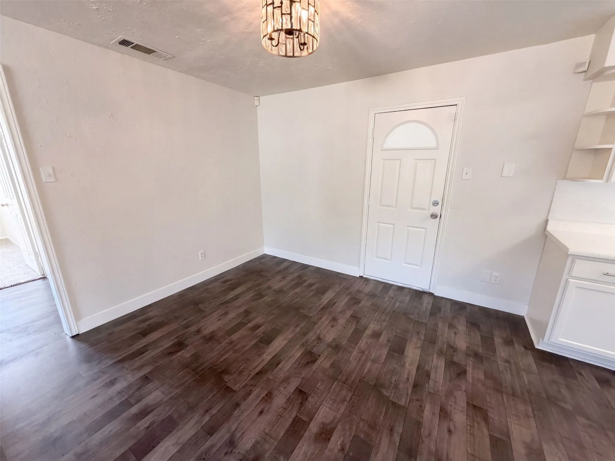 Single Family Residence For Sale in Dallas County , 8540 Foxwood Lane, Dallas, Texas 75217, 3 Bedroom, 2 Bathroom, Garage spaces, 1,620 Sqft, built in 1962, mls#21382657, Real Estate Agent in Dallas, Homes For Sale in Dallas county, Homes For Sale in Dallas, Realtor in Dallas Texas, Real Estate Brokerage Independent Realty Texas, Luminita Cordes Realtor