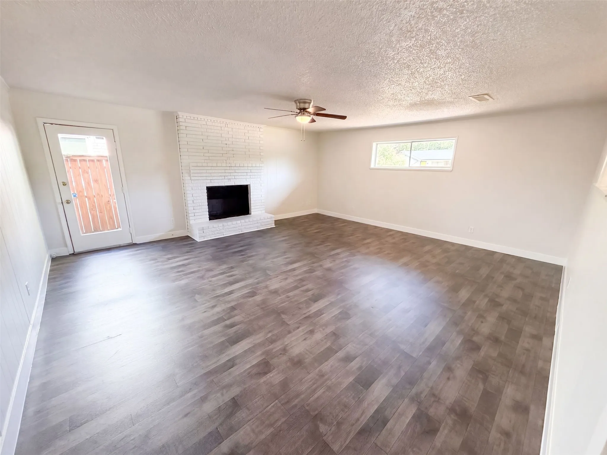 Single Family Residence For Sale in Dallas County , 8540 Foxwood Lane, Dallas, Texas 75217, 3 Bedroom, 2 Bathroom, Garage spaces, 1,620 Sqft, built in 1962, mls#21382657, Real Estate Agent in Dallas, Homes For Sale in Dallas county, Homes For Sale in Dallas, Realtor in Dallas Texas, Real Estate Brokerage Independent Realty Texas, Luminita Cordes Realtor