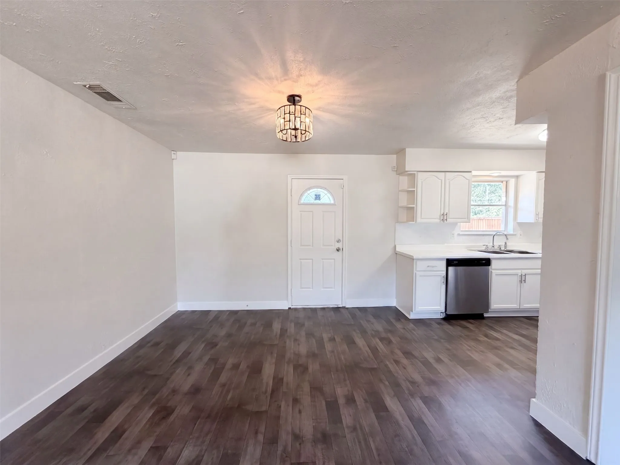 Single Family Residence For Sale in Dallas County , 8540 Foxwood Lane, Dallas, Texas 75217, 3 Bedroom, 2 Bathroom, Garage spaces, 1,620 Sqft, built in 1962, mls#21382657, Real Estate Agent in Dallas, Homes For Sale in Dallas county, Homes For Sale in Dallas, Realtor in Dallas Texas, Real Estate Brokerage Independent Realty Texas, Luminita Cordes Realtor