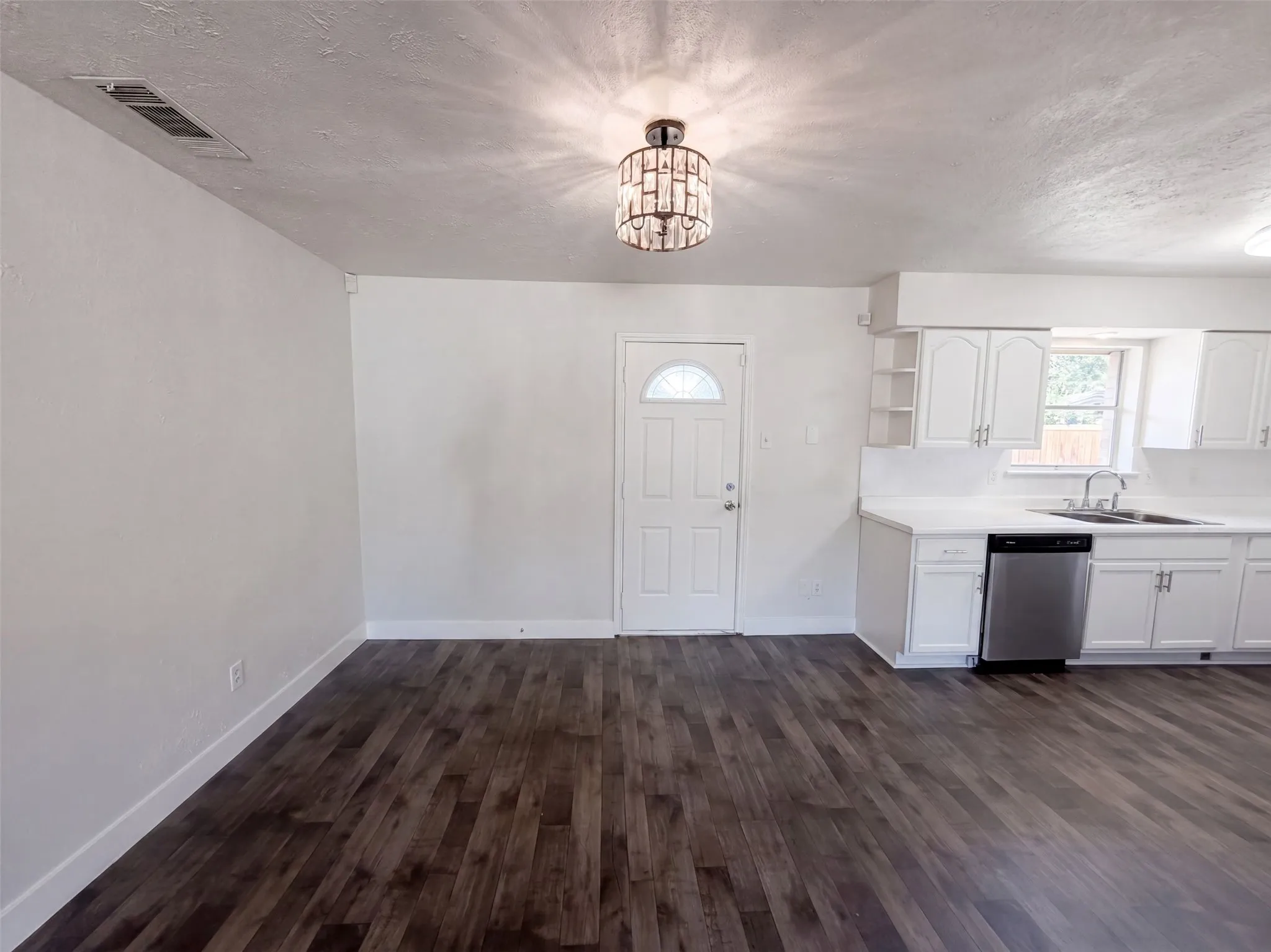 Single Family Residence For Sale in Dallas County , 8540 Foxwood Lane, Dallas, Texas 75217, 3 Bedroom, 2 Bathroom, Garage spaces, 1,620 Sqft, built in 1962, mls#21382657, Real Estate Agent in Dallas, Homes For Sale in Dallas county, Homes For Sale in Dallas, Realtor in Dallas Texas, Real Estate Brokerage Independent Realty Texas, Luminita Cordes Realtor