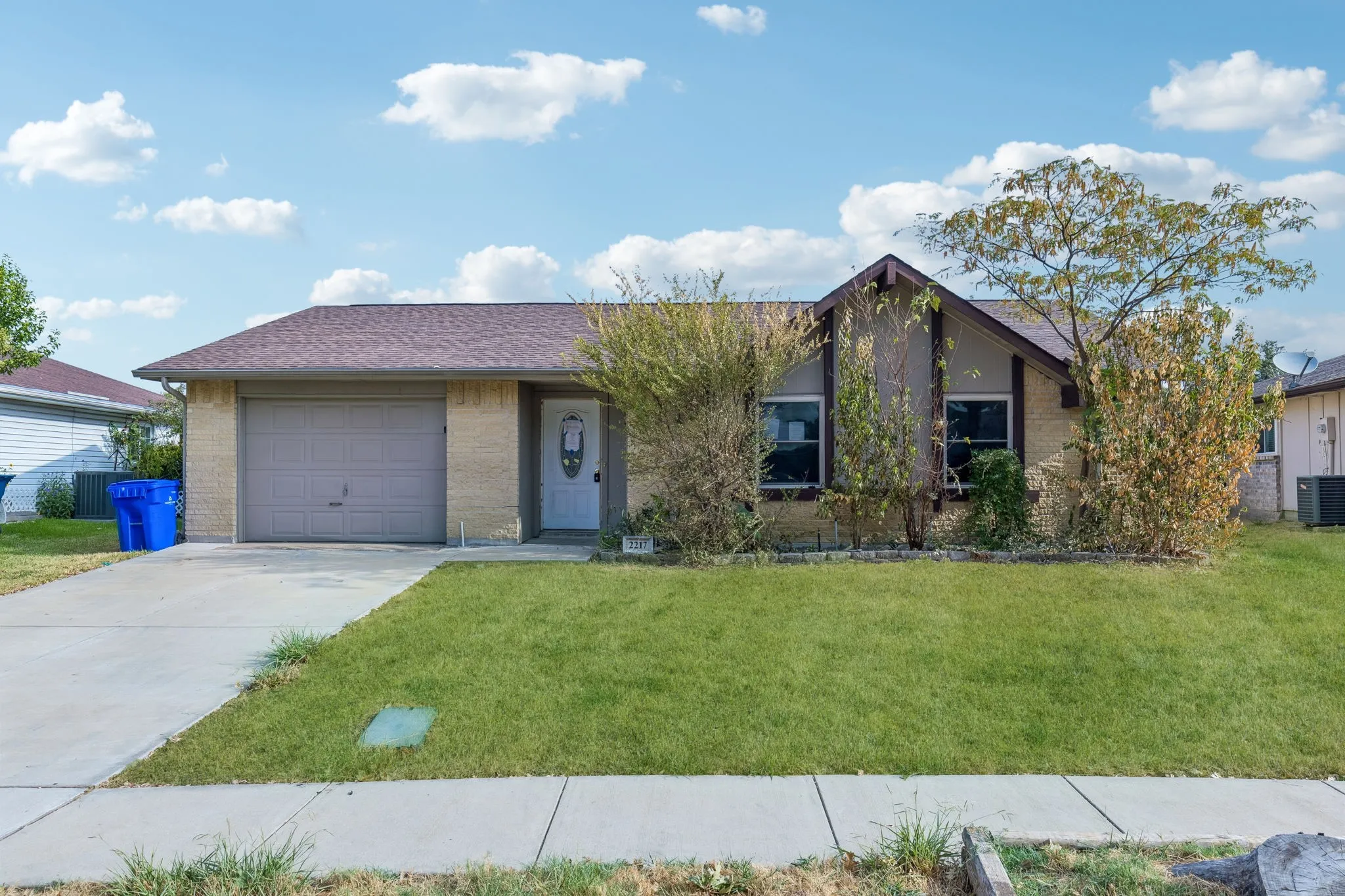 Single Family Residence For Sale in Denton County , 2217 Lockwood Drive, Carrollton, Texas 75007, 3 Bedroom, 2 Bathroom, 1 Garage spaces, 1,277 Sqft, built in 1972, mls#21382663, Real Estate Agent in Carrollton, Homes For Sale in Denton county, Homes For Sale in Carrollton, Realtor in Carrollton Texas, Real Estate Brokerage Independent Realty Texas, Luminita Cordes Realtor