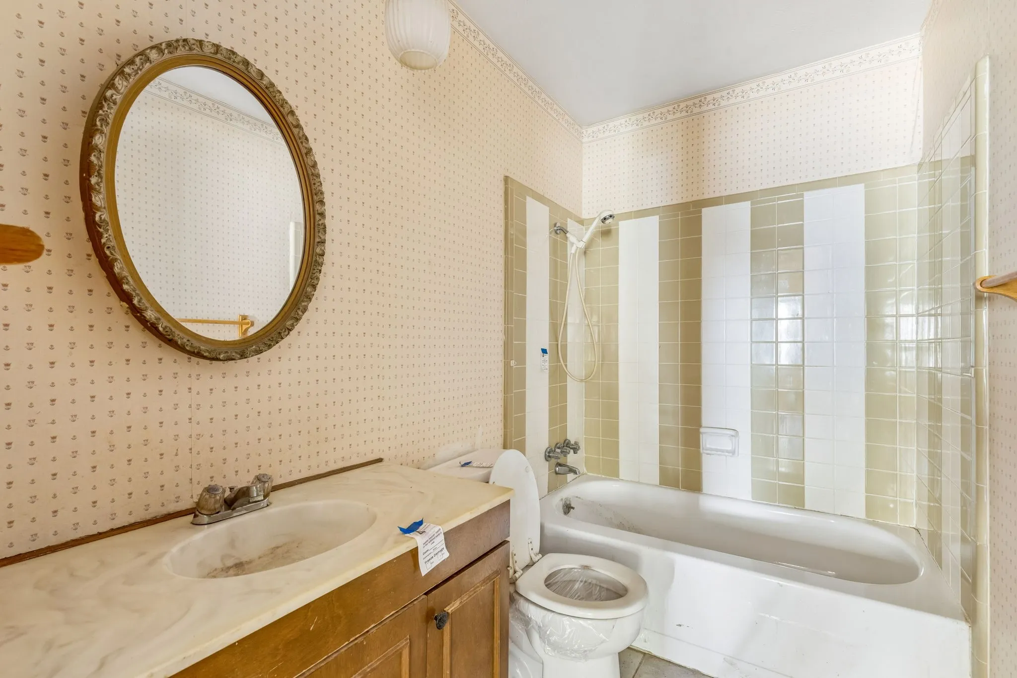 Single Family Residence For Sale in Denton County , 2217 Lockwood Drive, Carrollton, Texas 75007, 3 Bedroom, 2 Bathroom, 1 Garage spaces, 1,277 Sqft, built in 1972, mls#21382663, Real Estate Agent in Carrollton, Homes For Sale in Denton county, Homes For Sale in Carrollton, Realtor in Carrollton Texas, Real Estate Brokerage Independent Realty Texas, Luminita Cordes Realtor