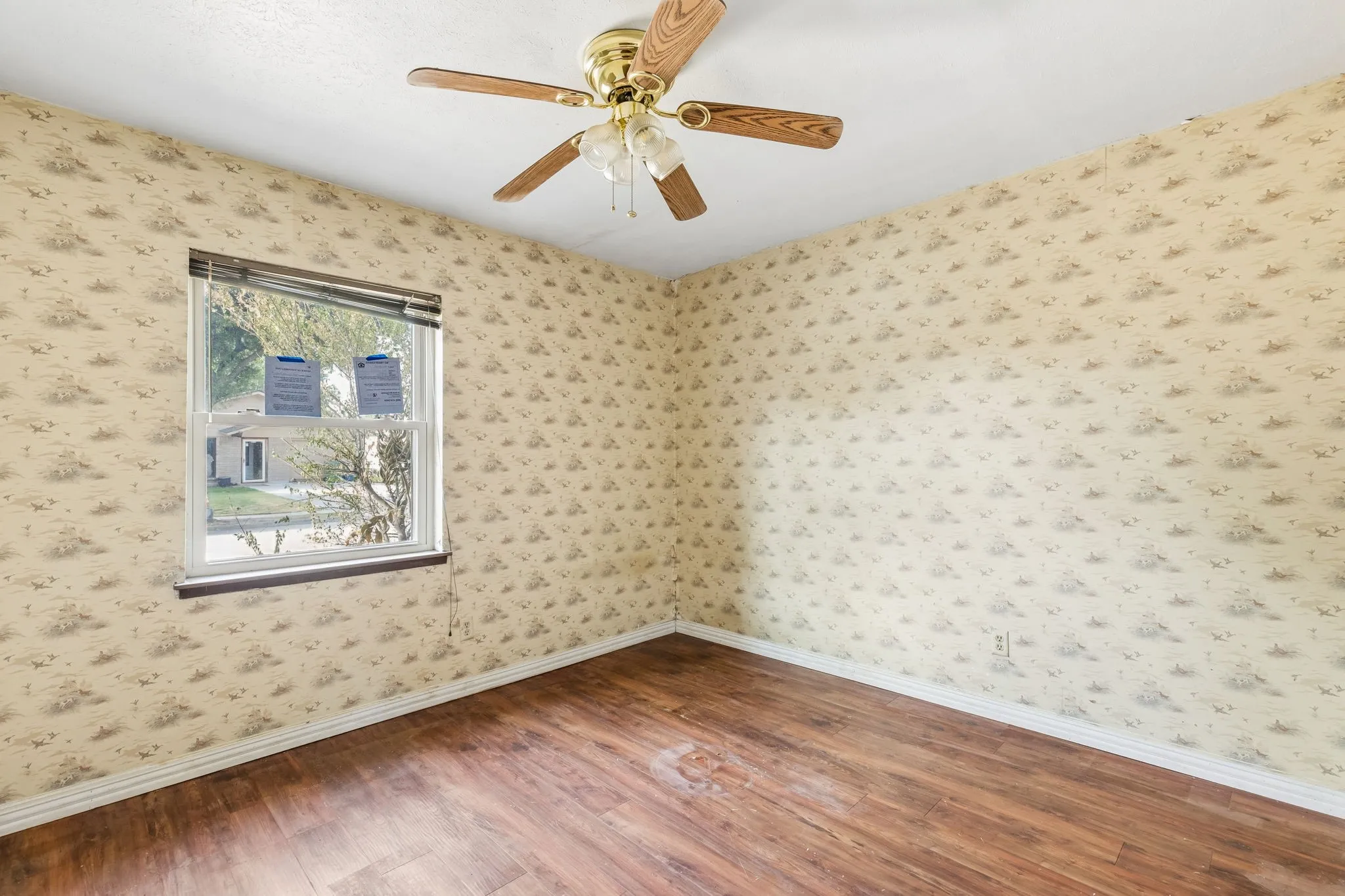 Single Family Residence For Sale in Denton County , 2217 Lockwood Drive, Carrollton, Texas 75007, 3 Bedroom, 2 Bathroom, 1 Garage spaces, 1,277 Sqft, built in 1972, mls#21382663, Real Estate Agent in Carrollton, Homes For Sale in Denton county, Homes For Sale in Carrollton, Realtor in Carrollton Texas, Real Estate Brokerage Independent Realty Texas, Luminita Cordes Realtor