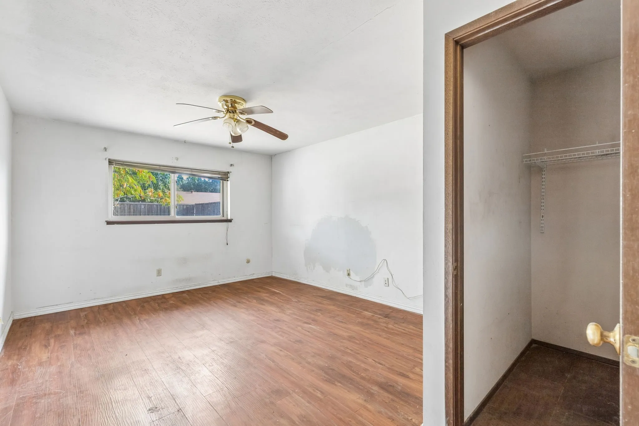Single Family Residence For Sale in Denton County , 2217 Lockwood Drive, Carrollton, Texas 75007, 3 Bedroom, 2 Bathroom, 1 Garage spaces, 1,277 Sqft, built in 1972, mls#21382663, Real Estate Agent in Carrollton, Homes For Sale in Denton county, Homes For Sale in Carrollton, Realtor in Carrollton Texas, Real Estate Brokerage Independent Realty Texas, Luminita Cordes Realtor