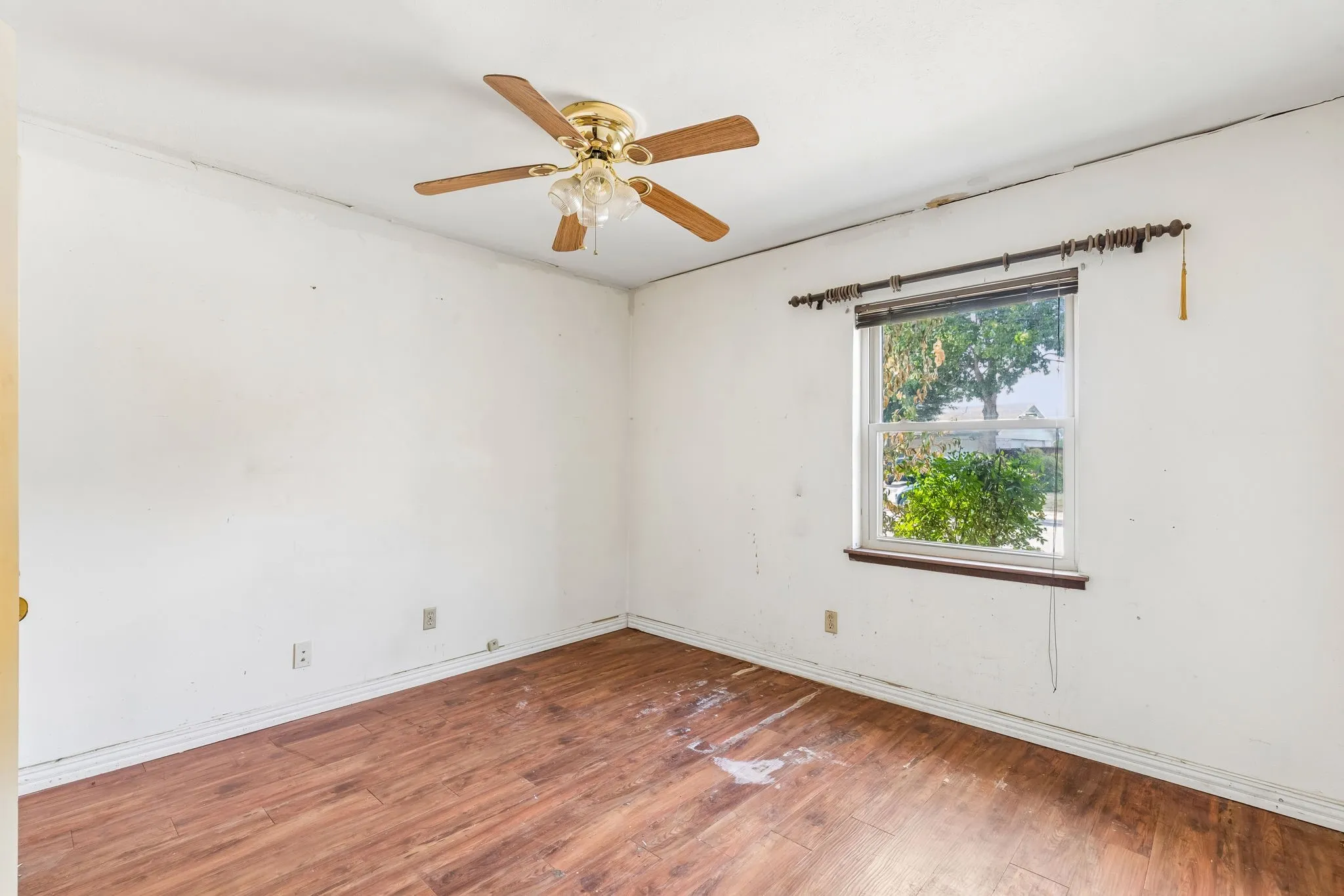 Single Family Residence For Sale in Denton County , 2217 Lockwood Drive, Carrollton, Texas 75007, 3 Bedroom, 2 Bathroom, 1 Garage spaces, 1,277 Sqft, built in 1972, mls#21382663, Real Estate Agent in Carrollton, Homes For Sale in Denton county, Homes For Sale in Carrollton, Realtor in Carrollton Texas, Real Estate Brokerage Independent Realty Texas, Luminita Cordes Realtor