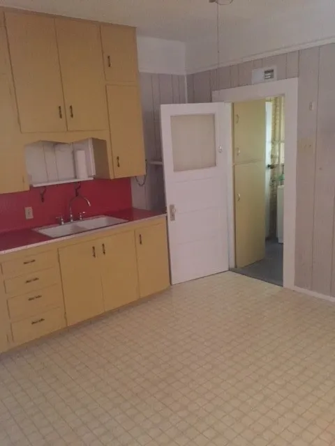 Single Family Residence For Rent in Taylor County , 718 Vine Street, Abilene, Texas 79602, 3 Bedroom, 1 Bathroom, Garage spaces, 1,436 Sqft, built in 1928, mls#21382665, Real Estate Agent in Abilene, Homes For Rent in Taylor county, Homes For Rent in Abilene, Realtor in Abilene Texas, Real Estate Brokerage Independent Realty Texas, Luminita Cordes Realtor