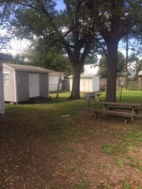 Single Family Residence For Rent in Taylor County , 718 Vine Street, Abilene, Texas 79602, 3 Bedroom, 1 Bathroom, Garage spaces, 1,436 Sqft, built in 1928, mls#21382665, Real Estate Agent in Abilene, Homes For Rent in Taylor county, Homes For Rent in Abilene, Realtor in Abilene Texas, Real Estate Brokerage Independent Realty Texas, Luminita Cordes Realtor