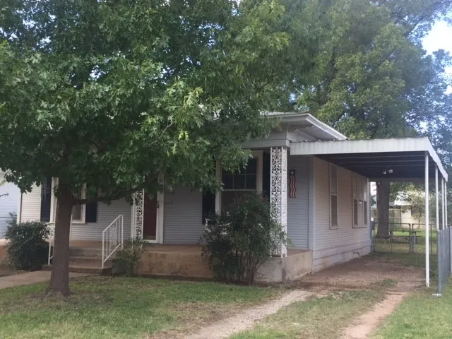 Single Family Residence For Rent in Taylor County , 718 Vine Street, Abilene, Texas 79602, 3 Bedroom, 1 Bathroom, Garage spaces, 1,436 Sqft, built in 1928, mls#21382665, Real Estate Agent in Abilene, Homes For Rent in Taylor county, Homes For Rent in Abilene, Realtor in Abilene Texas, Real Estate Brokerage Independent Realty Texas, Luminita Cordes Realtor
