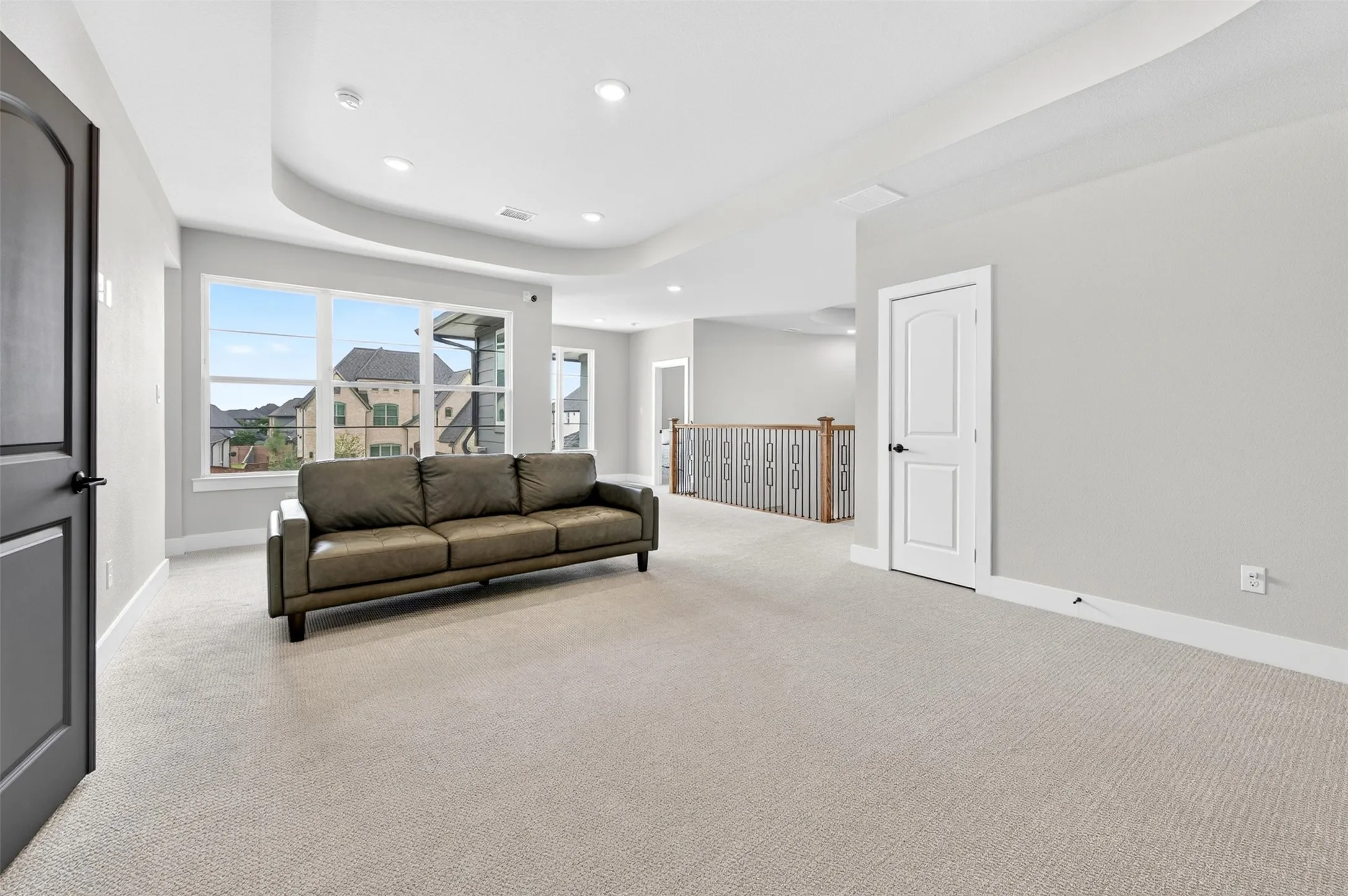 Tray ceiling with recessed lighting