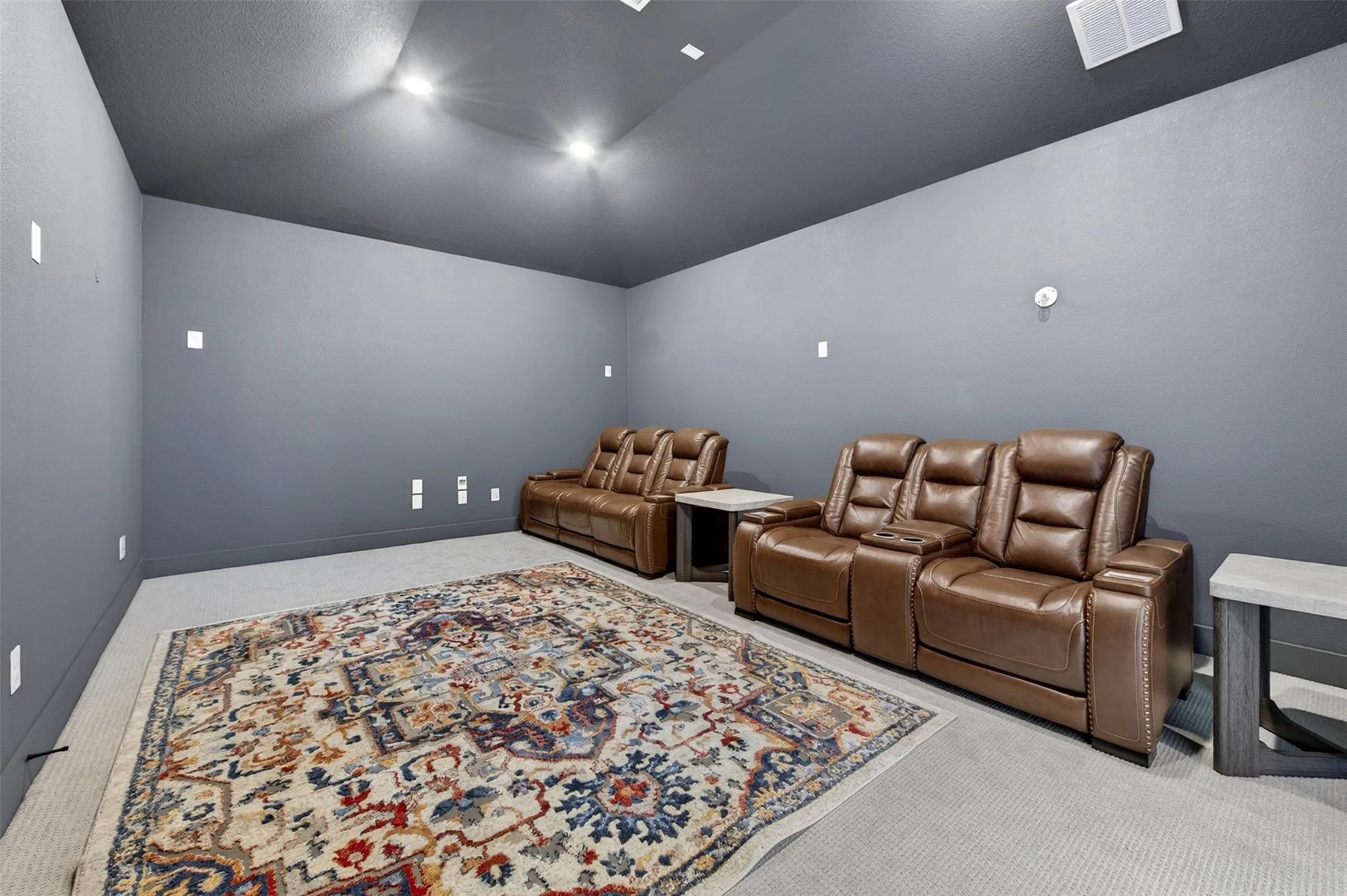 Integrated ceiling lighting in a dedicated room with wall-mounted outlets and a ceiling vent