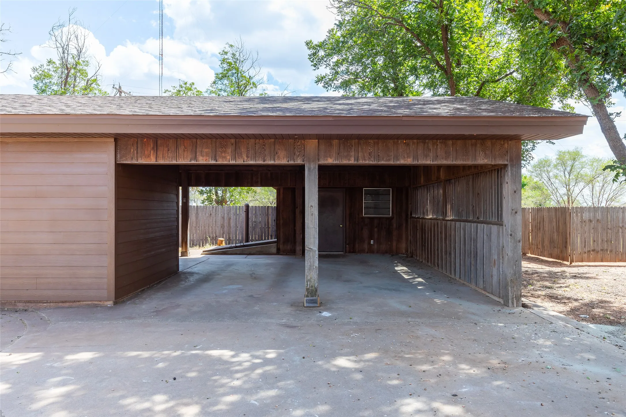 Single Family Residence For Sale in Kent County , 163 Williams Street, Jayton, Texas 79528, 4 Bedroom, 3 Bathroom, Garage spaces, 2,798 Sqft, built in 1965, mls#21324823, Real Estate Agent in Jayton, Homes For Sale in Kent county, Homes For Sale in Jayton, Realtor in Jayton Texas, Real Estate Brokerage Independent Realty Texas, Luminita Cordes Realtor