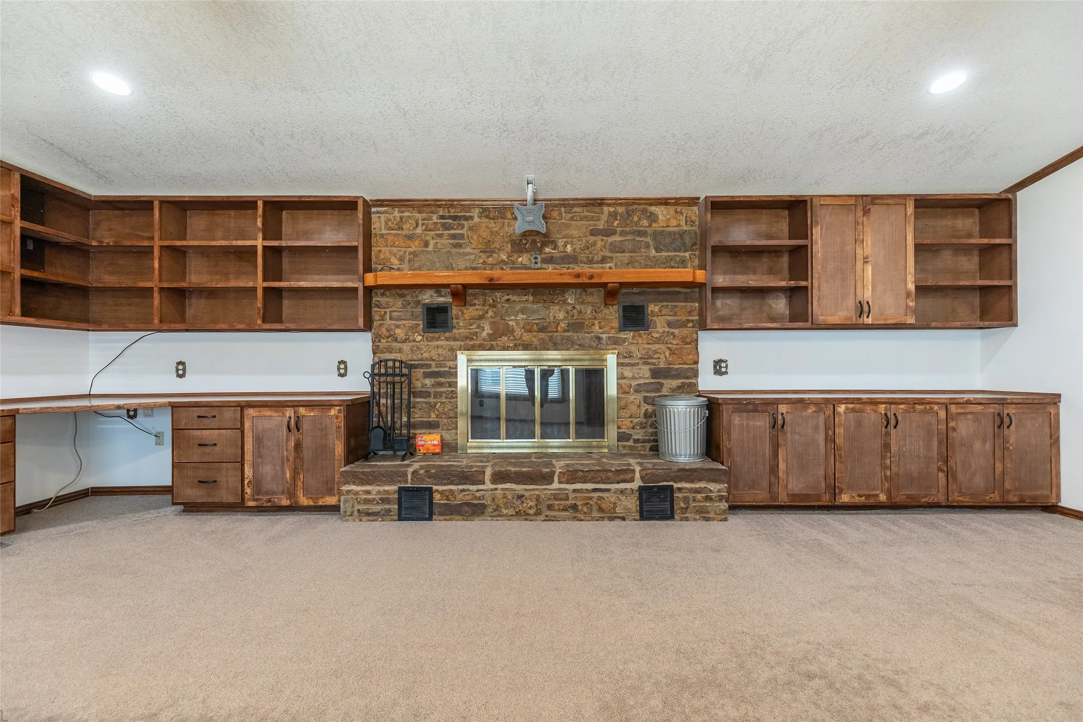 Single Family Residence For Sale in Kent County , 163 Williams Street, Jayton, Texas 79528, 4 Bedroom, 3 Bathroom, Garage spaces, 2,798 Sqft, built in 1965, mls#21324823, Real Estate Agent in Jayton, Homes For Sale in Kent county, Homes For Sale in Jayton, Realtor in Jayton Texas, Real Estate Brokerage Independent Realty Texas, Luminita Cordes Realtor