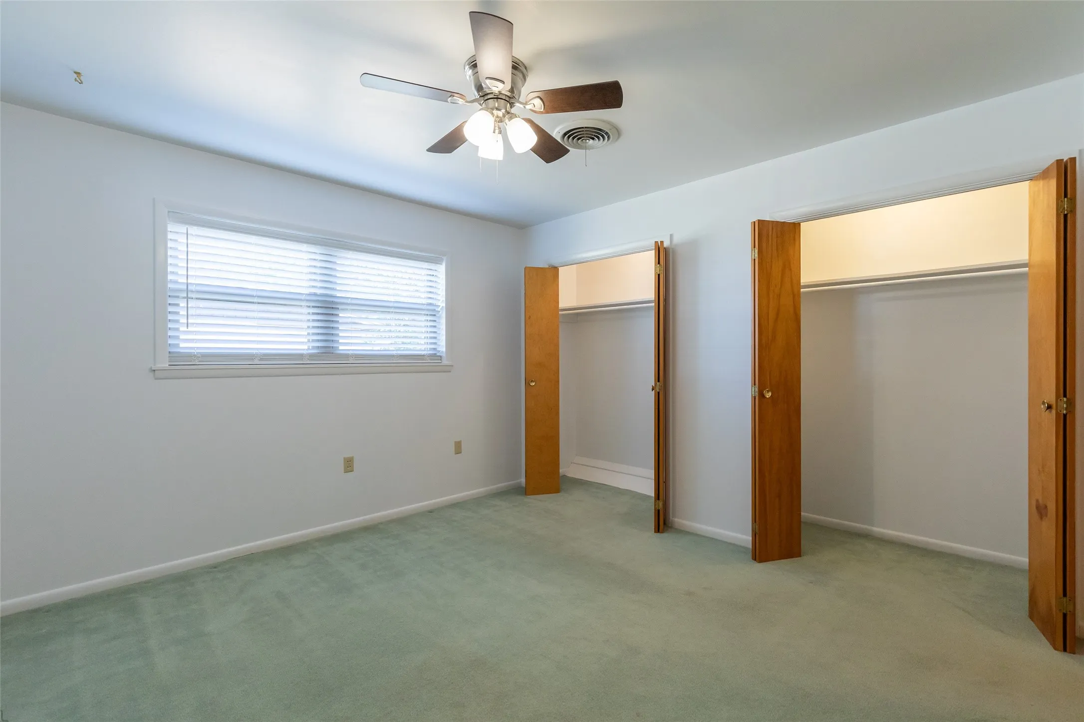 Single Family Residence For Sale in Kent County , 163 Williams Street, Jayton, Texas 79528, 4 Bedroom, 3 Bathroom, Garage spaces, 2,798 Sqft, built in 1965, mls#21324823, Real Estate Agent in Jayton, Homes For Sale in Kent county, Homes For Sale in Jayton, Realtor in Jayton Texas, Real Estate Brokerage Independent Realty Texas, Luminita Cordes Realtor