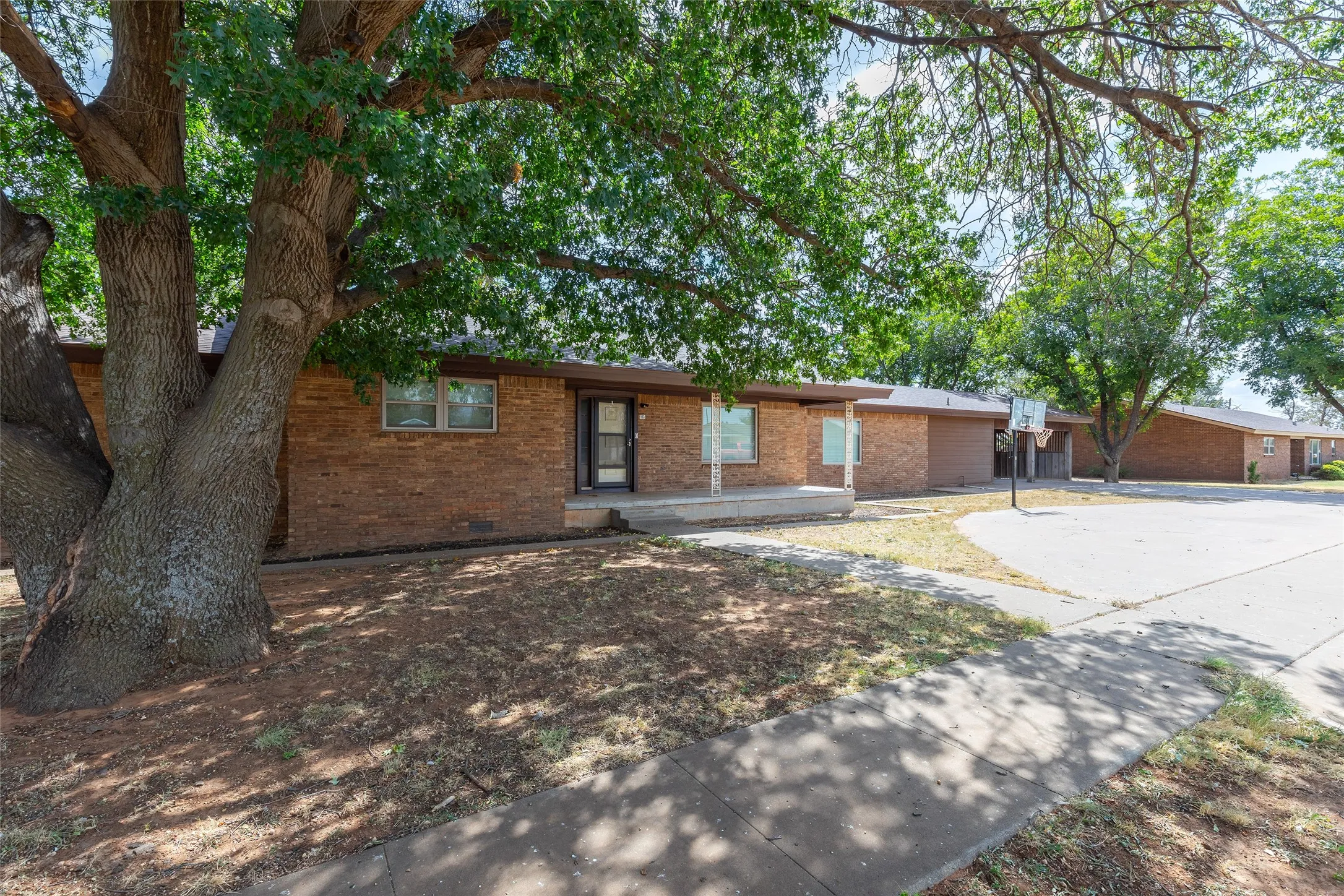 Single Family Residence For Sale in Kent County , 163 Williams Street, Jayton, Texas 79528, 4 Bedroom, 3 Bathroom, Garage spaces, 2,798 Sqft, built in 1965, mls#21324823, Real Estate Agent in Jayton, Homes For Sale in Kent county, Homes For Sale in Jayton, Realtor in Jayton Texas, Real Estate Brokerage Independent Realty Texas, Luminita Cordes Realtor