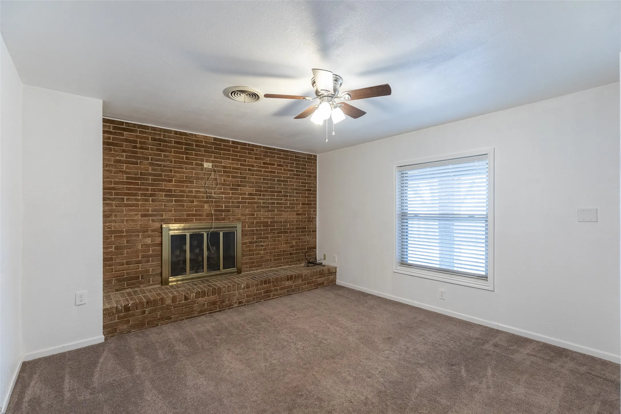 Single Family Residence For Sale in Kent County , 163 Williams Street, Jayton, Texas 79528, 4 Bedroom, 3 Bathroom, Garage spaces, 2,798 Sqft, built in 1965, mls#21324823, Real Estate Agent in Jayton, Homes For Sale in Kent county, Homes For Sale in Jayton, Realtor in Jayton Texas, Real Estate Brokerage Independent Realty Texas, Luminita Cordes Realtor