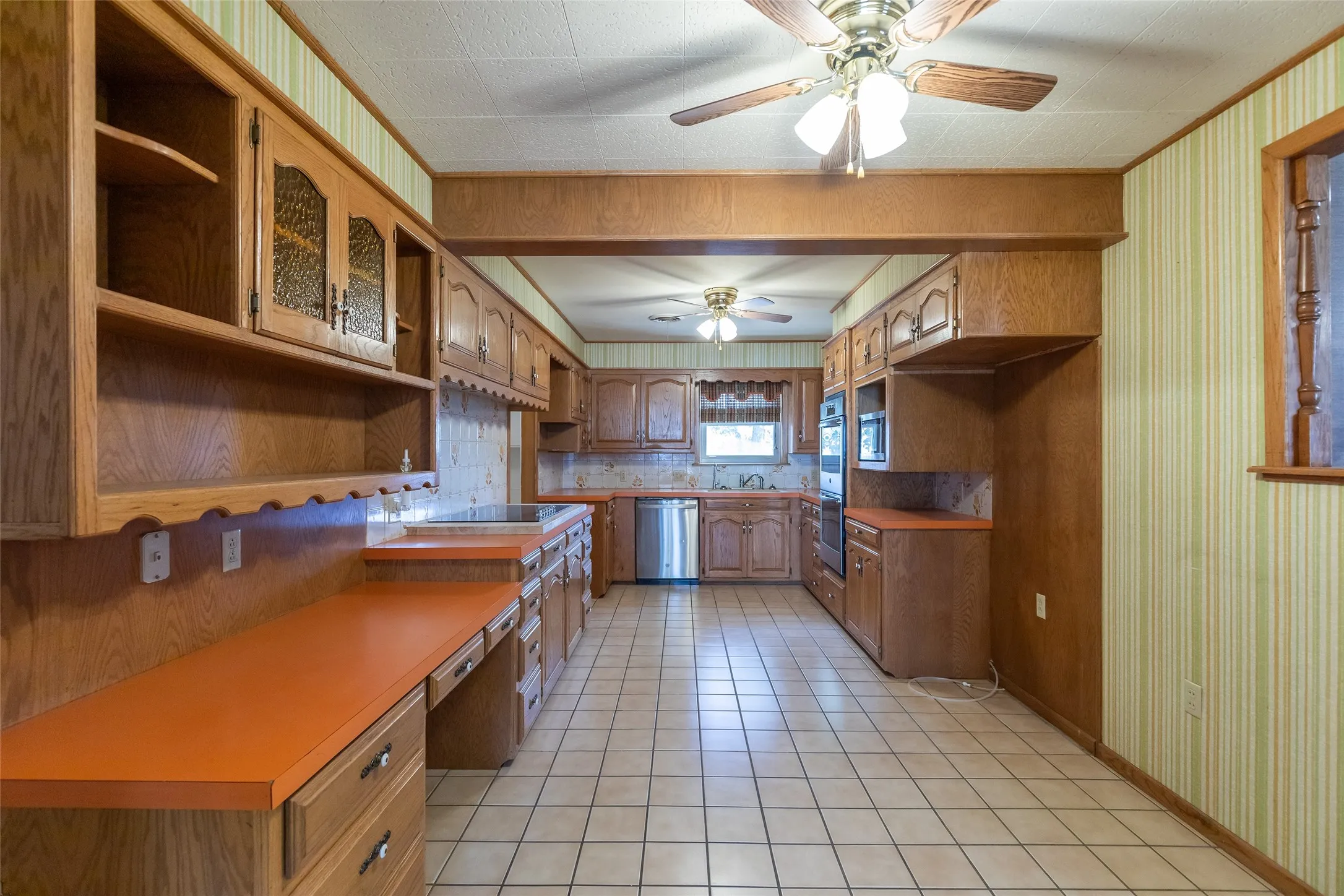 Single Family Residence For Sale in Kent County , 163 Williams Street, Jayton, Texas 79528, 4 Bedroom, 3 Bathroom, Garage spaces, 2,798 Sqft, built in 1965, mls#21324823, Real Estate Agent in Jayton, Homes For Sale in Kent county, Homes For Sale in Jayton, Realtor in Jayton Texas, Real Estate Brokerage Independent Realty Texas, Luminita Cordes Realtor