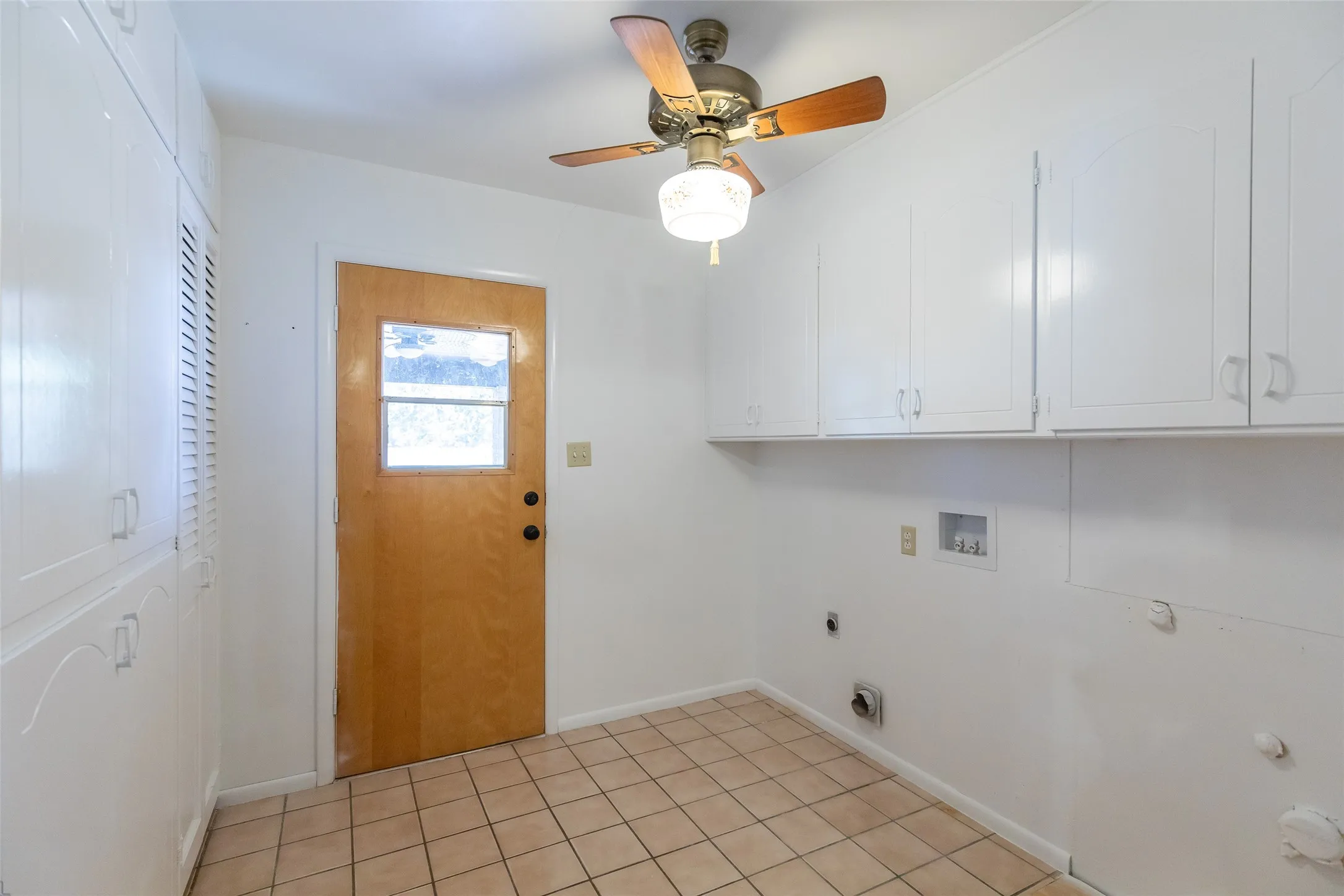 Single Family Residence For Sale in Kent County , 163 Williams Street, Jayton, Texas 79528, 4 Bedroom, 3 Bathroom, Garage spaces, 2,798 Sqft, built in 1965, mls#21324823, Real Estate Agent in Jayton, Homes For Sale in Kent county, Homes For Sale in Jayton, Realtor in Jayton Texas, Real Estate Brokerage Independent Realty Texas, Luminita Cordes Realtor