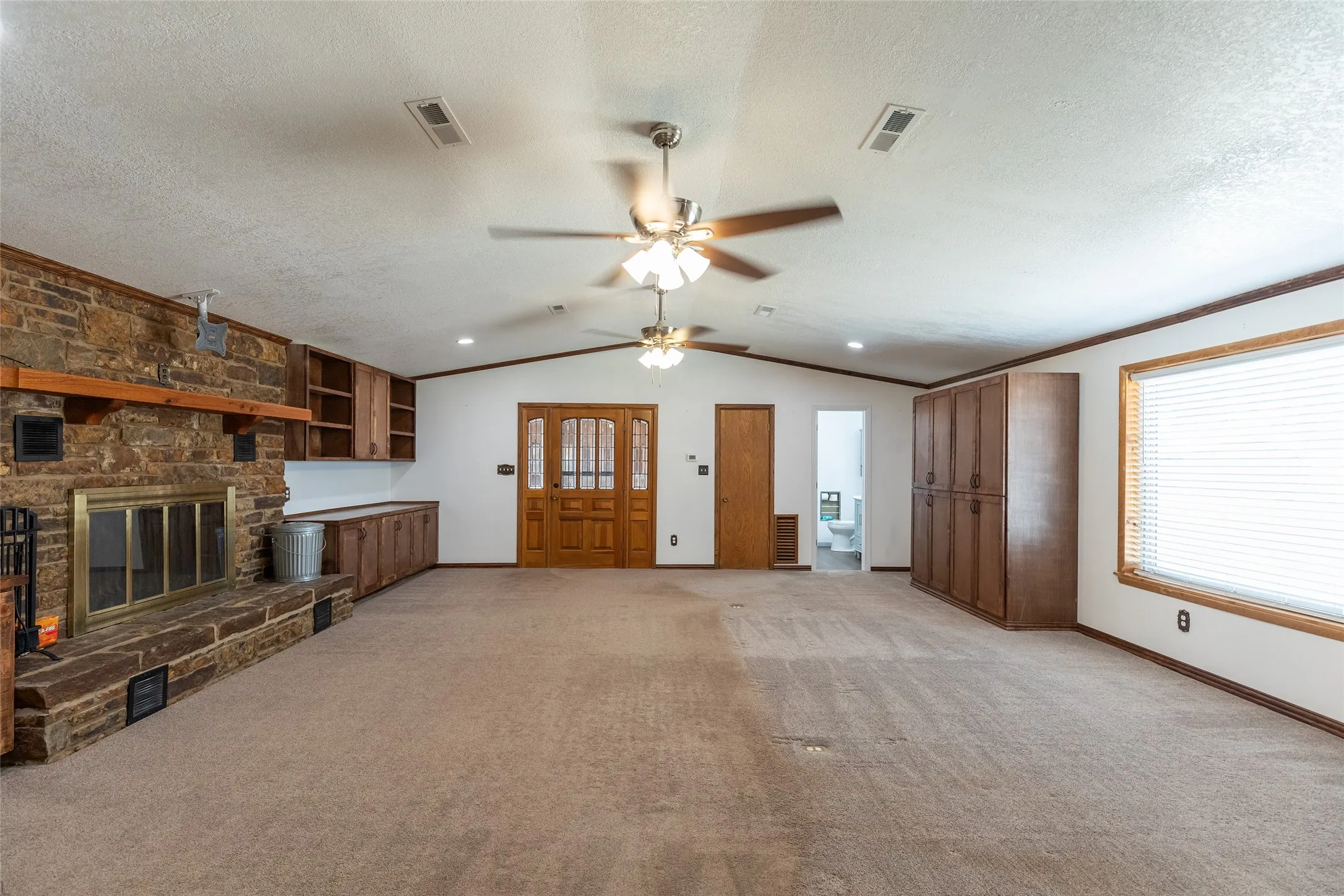 Single Family Residence For Sale in Kent County , 163 Williams Street, Jayton, Texas 79528, 4 Bedroom, 3 Bathroom, Garage spaces, 2,798 Sqft, built in 1965, mls#21324823, Real Estate Agent in Jayton, Homes For Sale in Kent county, Homes For Sale in Jayton, Realtor in Jayton Texas, Real Estate Brokerage Independent Realty Texas, Luminita Cordes Realtor