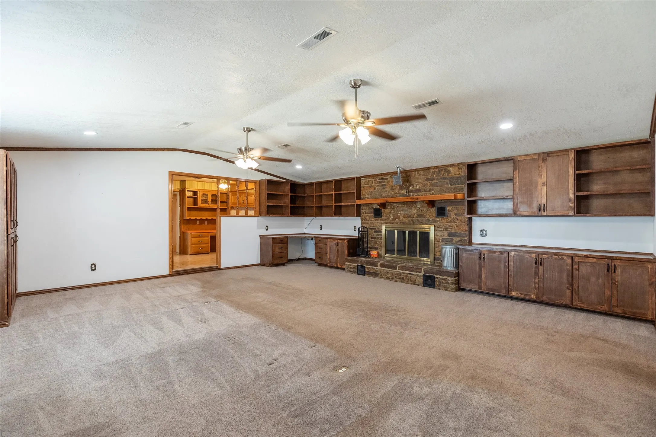 Single Family Residence For Sale in Kent County , 163 Williams Street, Jayton, Texas 79528, 4 Bedroom, 3 Bathroom, Garage spaces, 2,798 Sqft, built in 1965, mls#21324823, Real Estate Agent in Jayton, Homes For Sale in Kent county, Homes For Sale in Jayton, Realtor in Jayton Texas, Real Estate Brokerage Independent Realty Texas, Luminita Cordes Realtor