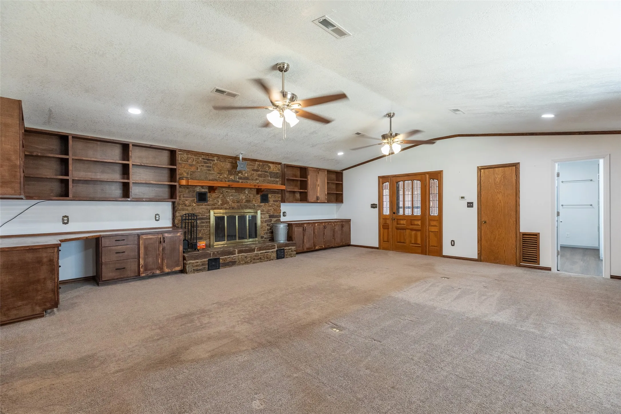 Single Family Residence For Sale in Kent County , 163 Williams Street, Jayton, Texas 79528, 4 Bedroom, 3 Bathroom, Garage spaces, 2,798 Sqft, built in 1965, mls#21324823, Real Estate Agent in Jayton, Homes For Sale in Kent county, Homes For Sale in Jayton, Realtor in Jayton Texas, Real Estate Brokerage Independent Realty Texas, Luminita Cordes Realtor