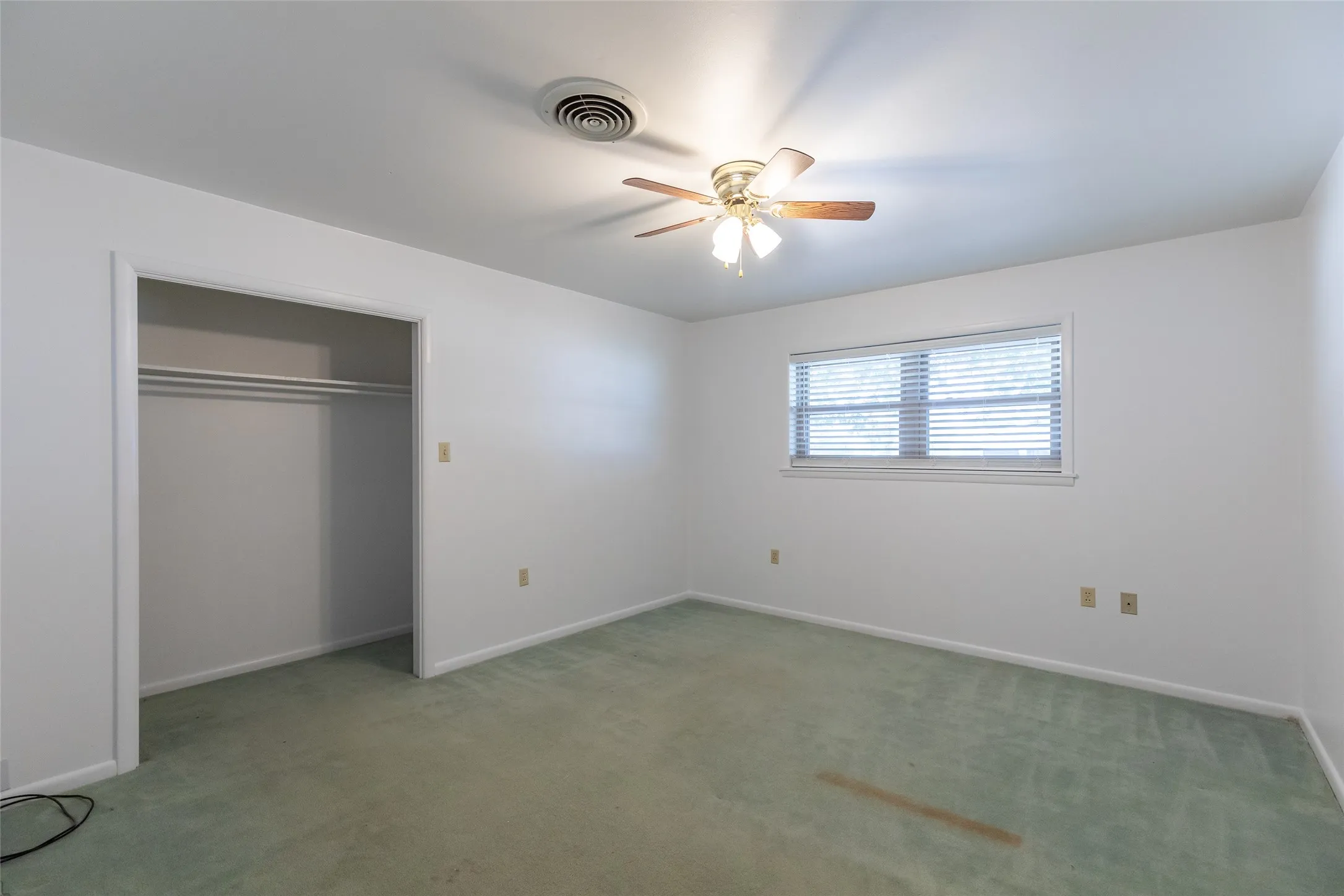 Single Family Residence For Sale in Kent County , 163 Williams Street, Jayton, Texas 79528, 4 Bedroom, 3 Bathroom, Garage spaces, 2,798 Sqft, built in 1965, mls#21324823, Real Estate Agent in Jayton, Homes For Sale in Kent county, Homes For Sale in Jayton, Realtor in Jayton Texas, Real Estate Brokerage Independent Realty Texas, Luminita Cordes Realtor