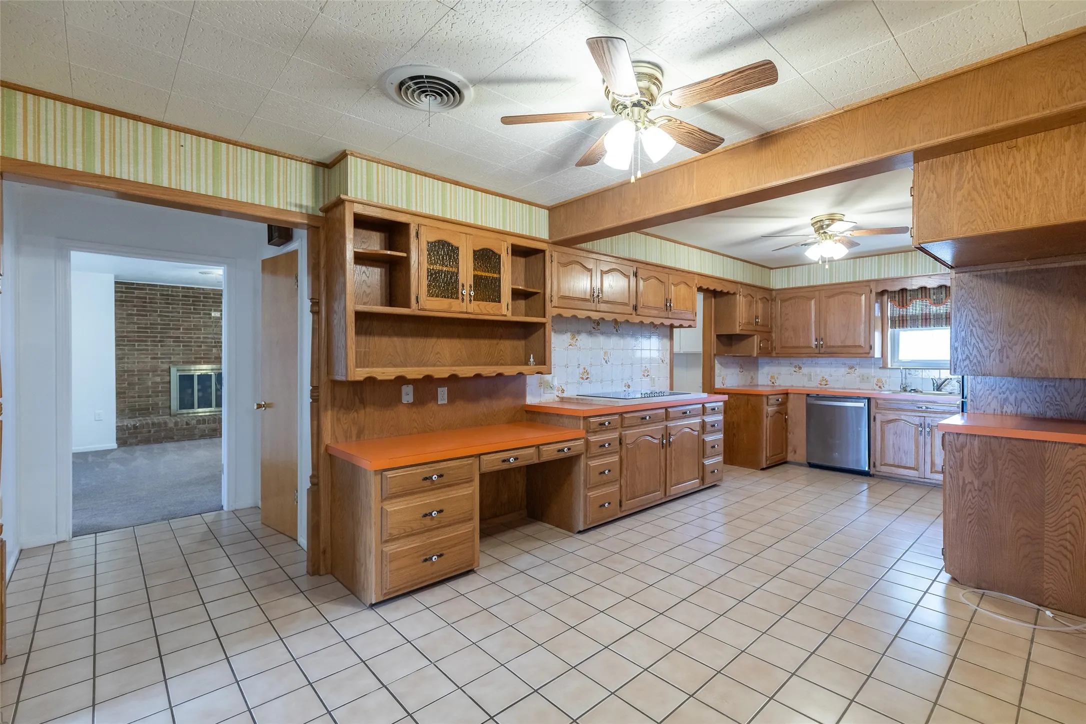 Single Family Residence For Sale in Kent County , 163 Williams Street, Jayton, Texas 79528, 4 Bedroom, 3 Bathroom, Garage spaces, 2,798 Sqft, built in 1965, mls#21324823, Real Estate Agent in Jayton, Homes For Sale in Kent county, Homes For Sale in Jayton, Realtor in Jayton Texas, Real Estate Brokerage Independent Realty Texas, Luminita Cordes Realtor