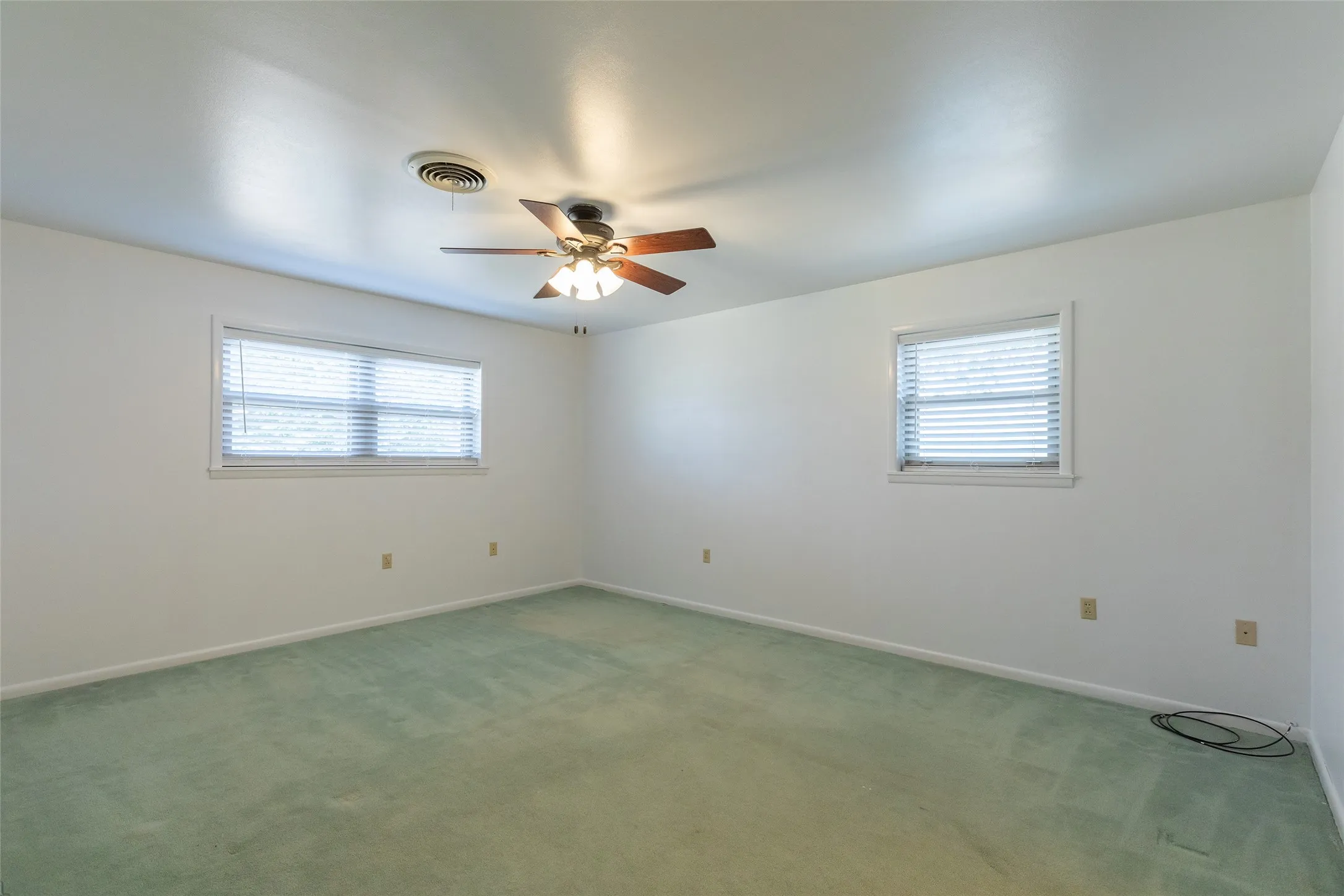Single Family Residence For Sale in Kent County , 163 Williams Street, Jayton, Texas 79528, 4 Bedroom, 3 Bathroom, Garage spaces, 2,798 Sqft, built in 1965, mls#21324823, Real Estate Agent in Jayton, Homes For Sale in Kent county, Homes For Sale in Jayton, Realtor in Jayton Texas, Real Estate Brokerage Independent Realty Texas, Luminita Cordes Realtor