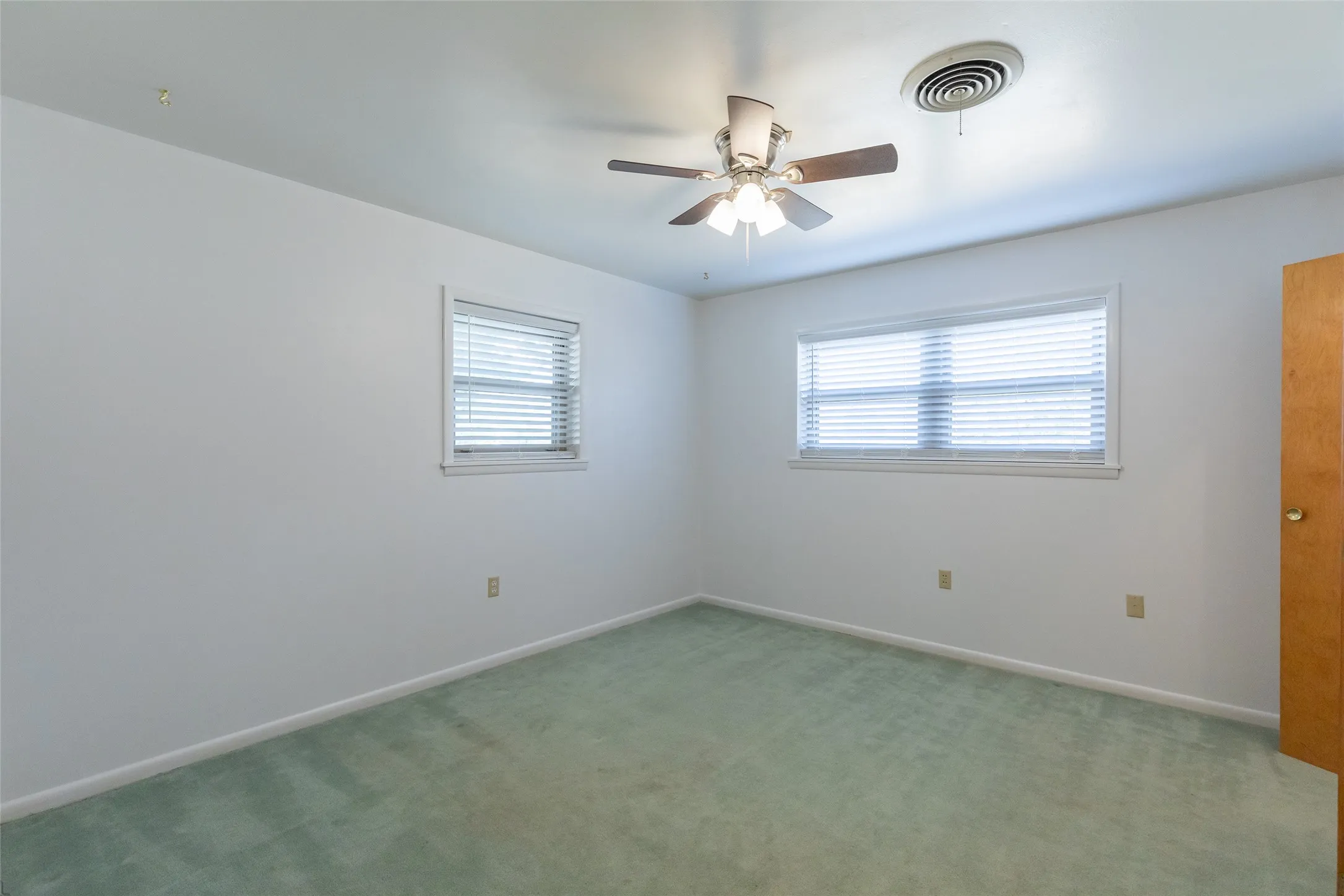 Single Family Residence For Sale in Kent County , 163 Williams Street, Jayton, Texas 79528, 4 Bedroom, 3 Bathroom, Garage spaces, 2,798 Sqft, built in 1965, mls#21324823, Real Estate Agent in Jayton, Homes For Sale in Kent county, Homes For Sale in Jayton, Realtor in Jayton Texas, Real Estate Brokerage Independent Realty Texas, Luminita Cordes Realtor
