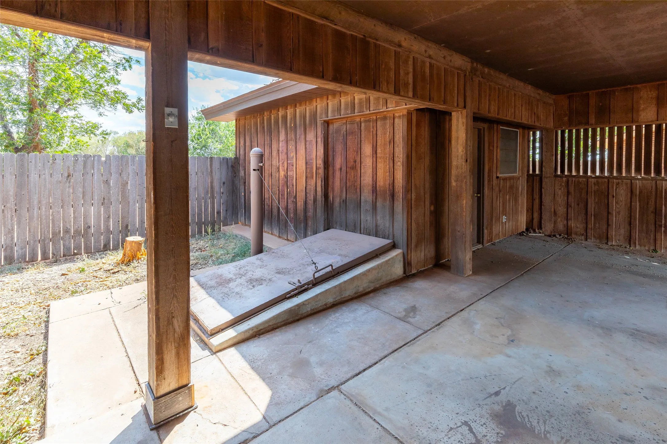 Single Family Residence For Sale in Kent County , 163 Williams Street, Jayton, Texas 79528, 4 Bedroom, 3 Bathroom, Garage spaces, 2,798 Sqft, built in 1965, mls#21324823, Real Estate Agent in Jayton, Homes For Sale in Kent county, Homes For Sale in Jayton, Realtor in Jayton Texas, Real Estate Brokerage Independent Realty Texas, Luminita Cordes Realtor