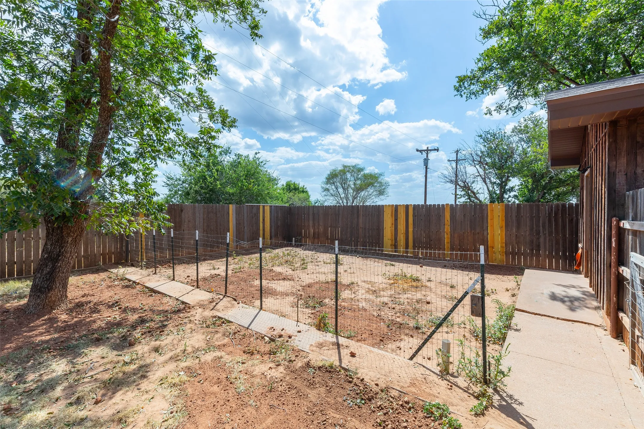Single Family Residence For Sale in Kent County , 163 Williams Street, Jayton, Texas 79528, 4 Bedroom, 3 Bathroom, Garage spaces, 2,798 Sqft, built in 1965, mls#21324823, Real Estate Agent in Jayton, Homes For Sale in Kent county, Homes For Sale in Jayton, Realtor in Jayton Texas, Real Estate Brokerage Independent Realty Texas, Luminita Cordes Realtor