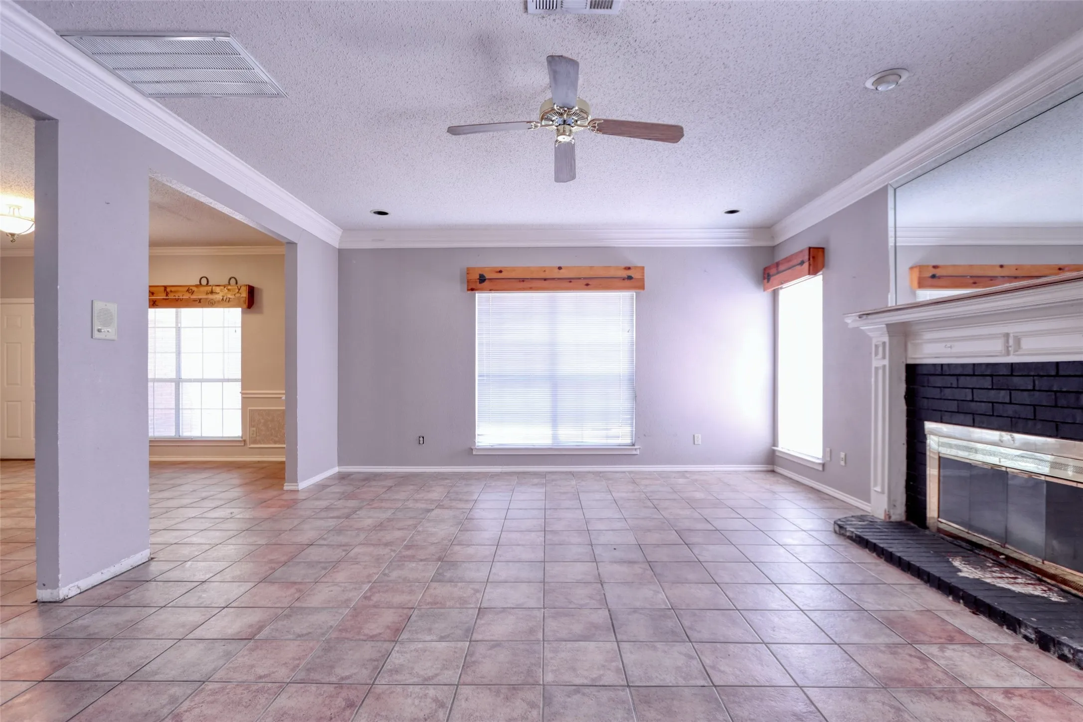 Single Family Residence For Sale in Dallas County , 711 Amesbury Drive, Mesquite, Texas 75150, 5 Bedroom, 4 Bathroom, 2 Garage spaces, 3,388 Sqft, built in 1989, mls#21380252, Real Estate Agent in Mesquite, Homes For Sale in Dallas county, Homes For Sale in Mesquite, Realtor in Mesquite Texas, Real Estate Brokerage Independent Realty Texas, Luminita Cordes Realtor