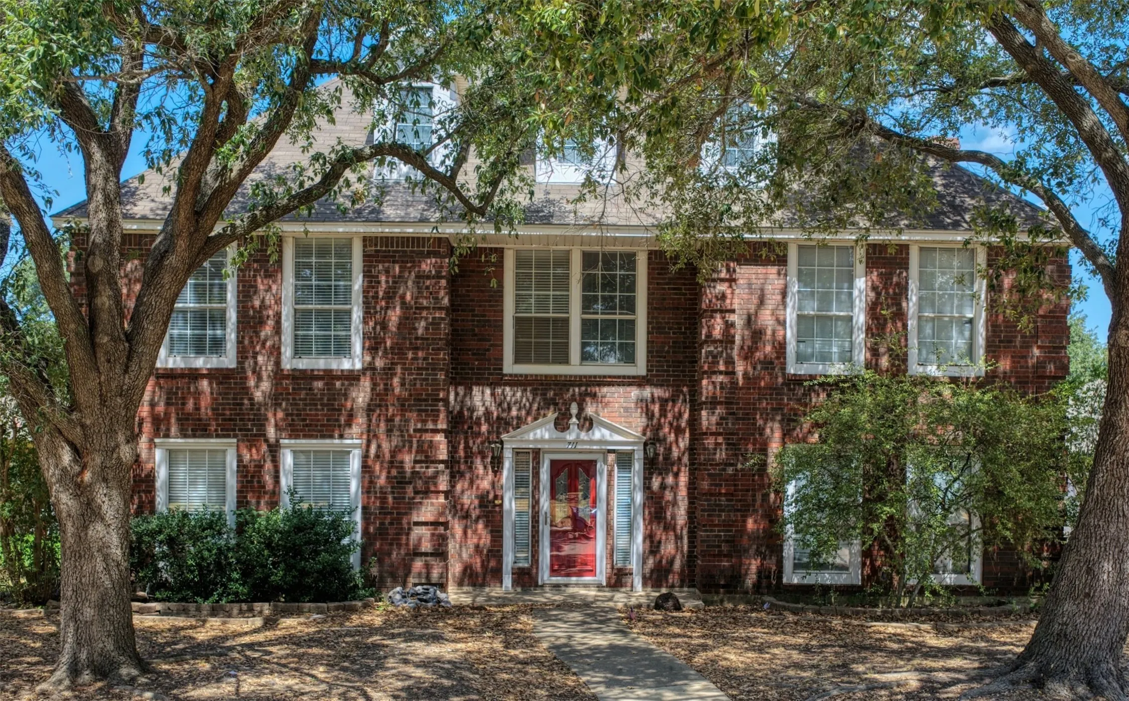 Single Family Residence For Sale in Dallas County , 711 Amesbury Drive, Mesquite, Texas 75150, 5 Bedroom, 4 Bathroom, 2 Garage spaces, 3,388 Sqft, built in 1989, mls#21380252, Real Estate Agent in Mesquite, Homes For Sale in Dallas county, Homes For Sale in Mesquite, Realtor in Mesquite Texas, Real Estate Brokerage Independent Realty Texas, Luminita Cordes Realtor