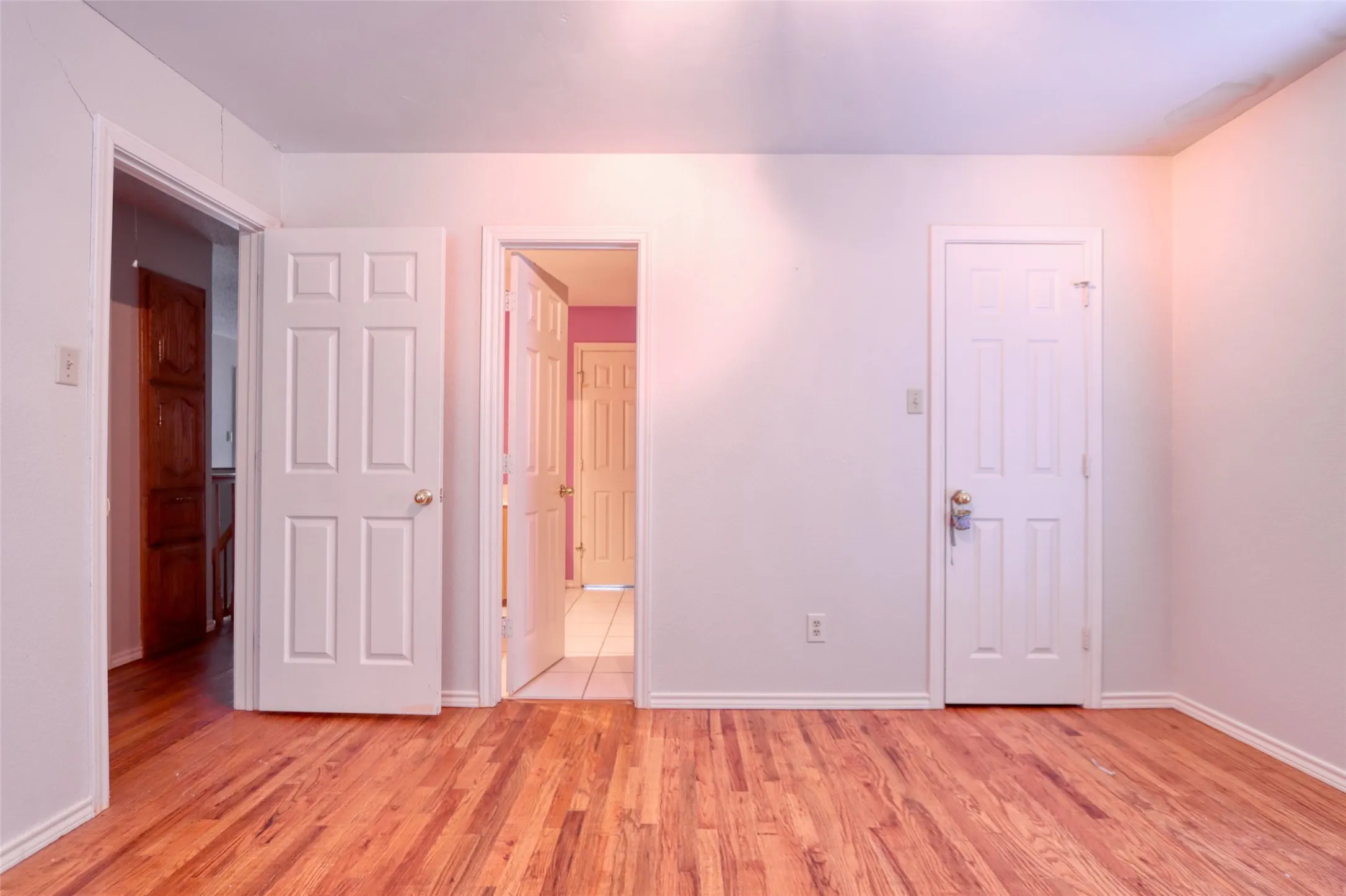 Single Family Residence For Sale in Dallas County , 711 Amesbury Drive, Mesquite, Texas 75150, 5 Bedroom, 4 Bathroom, 2 Garage spaces, 3,388 Sqft, built in 1989, mls#21380252, Real Estate Agent in Mesquite, Homes For Sale in Dallas county, Homes For Sale in Mesquite, Realtor in Mesquite Texas, Real Estate Brokerage Independent Realty Texas, Luminita Cordes Realtor
