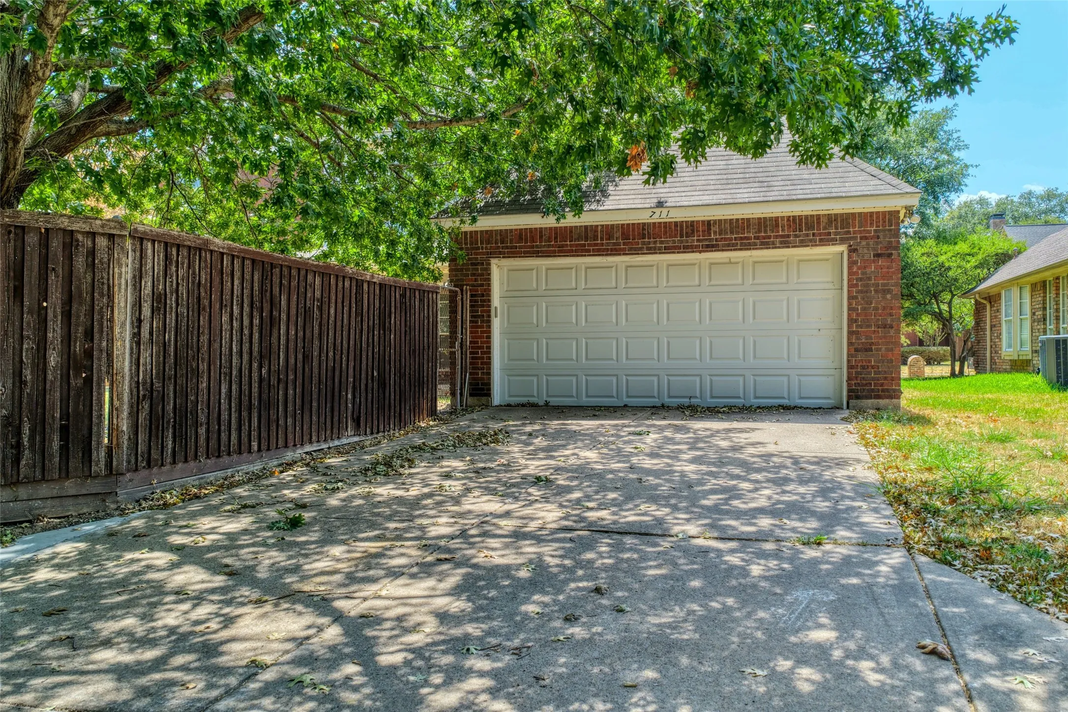 Single Family Residence For Sale in Dallas County , 711 Amesbury Drive, Mesquite, Texas 75150, 5 Bedroom, 4 Bathroom, 2 Garage spaces, 3,388 Sqft, built in 1989, mls#21380252, Real Estate Agent in Mesquite, Homes For Sale in Dallas county, Homes For Sale in Mesquite, Realtor in Mesquite Texas, Real Estate Brokerage Independent Realty Texas, Luminita Cordes Realtor