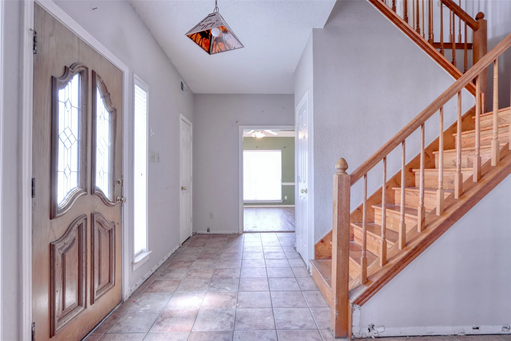 Single Family Residence For Sale in Dallas County , 711 Amesbury Drive, Mesquite, Texas 75150, 5 Bedroom, 4 Bathroom, 2 Garage spaces, 3,388 Sqft, built in 1989, mls#21380252, Real Estate Agent in Mesquite, Homes For Sale in Dallas county, Homes For Sale in Mesquite, Realtor in Mesquite Texas, Real Estate Brokerage Independent Realty Texas, Luminita Cordes Realtor