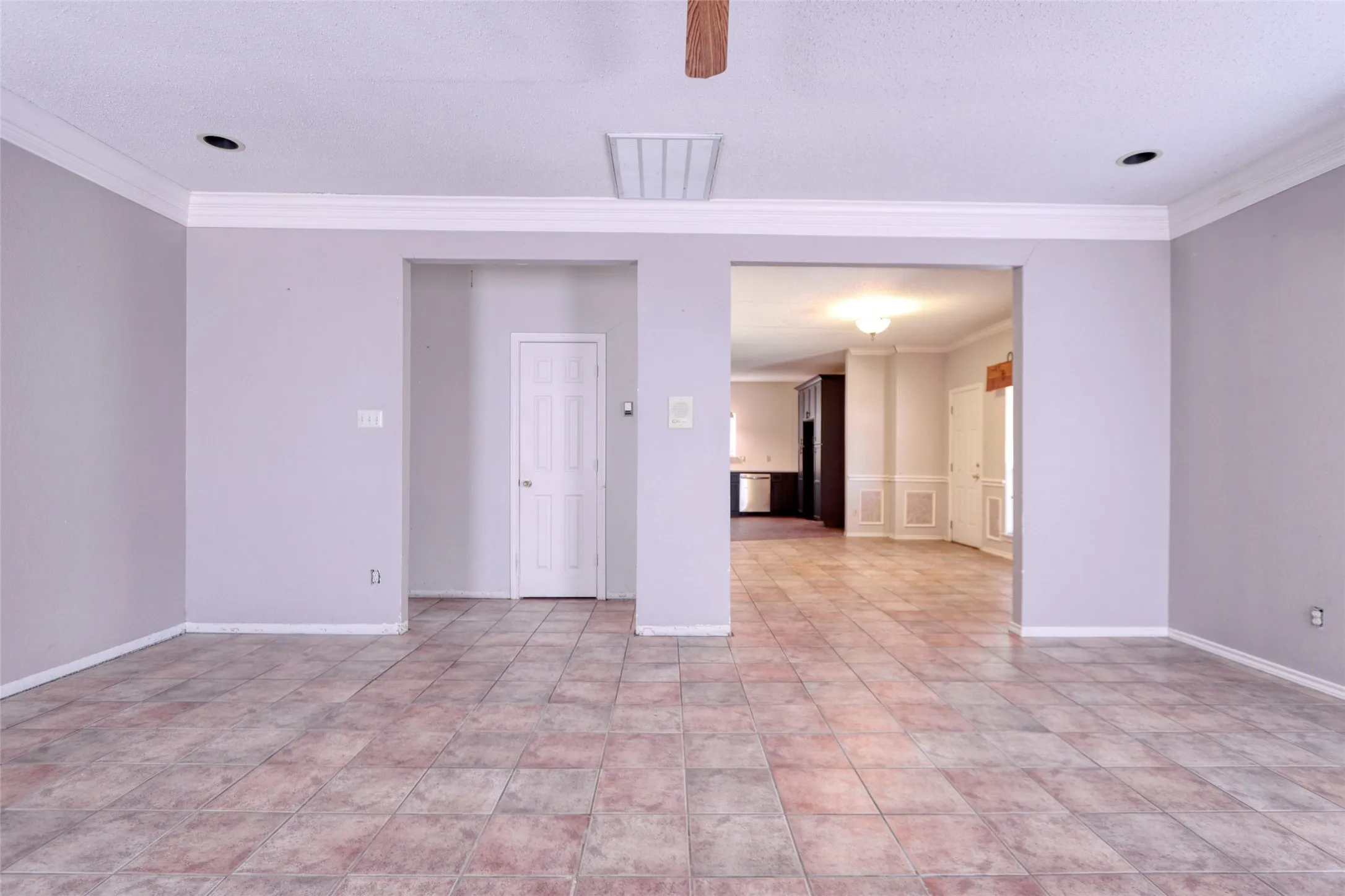 Single Family Residence For Sale in Dallas County , 711 Amesbury Drive, Mesquite, Texas 75150, 5 Bedroom, 4 Bathroom, 2 Garage spaces, 3,388 Sqft, built in 1989, mls#21380252, Real Estate Agent in Mesquite, Homes For Sale in Dallas county, Homes For Sale in Mesquite, Realtor in Mesquite Texas, Real Estate Brokerage Independent Realty Texas, Luminita Cordes Realtor