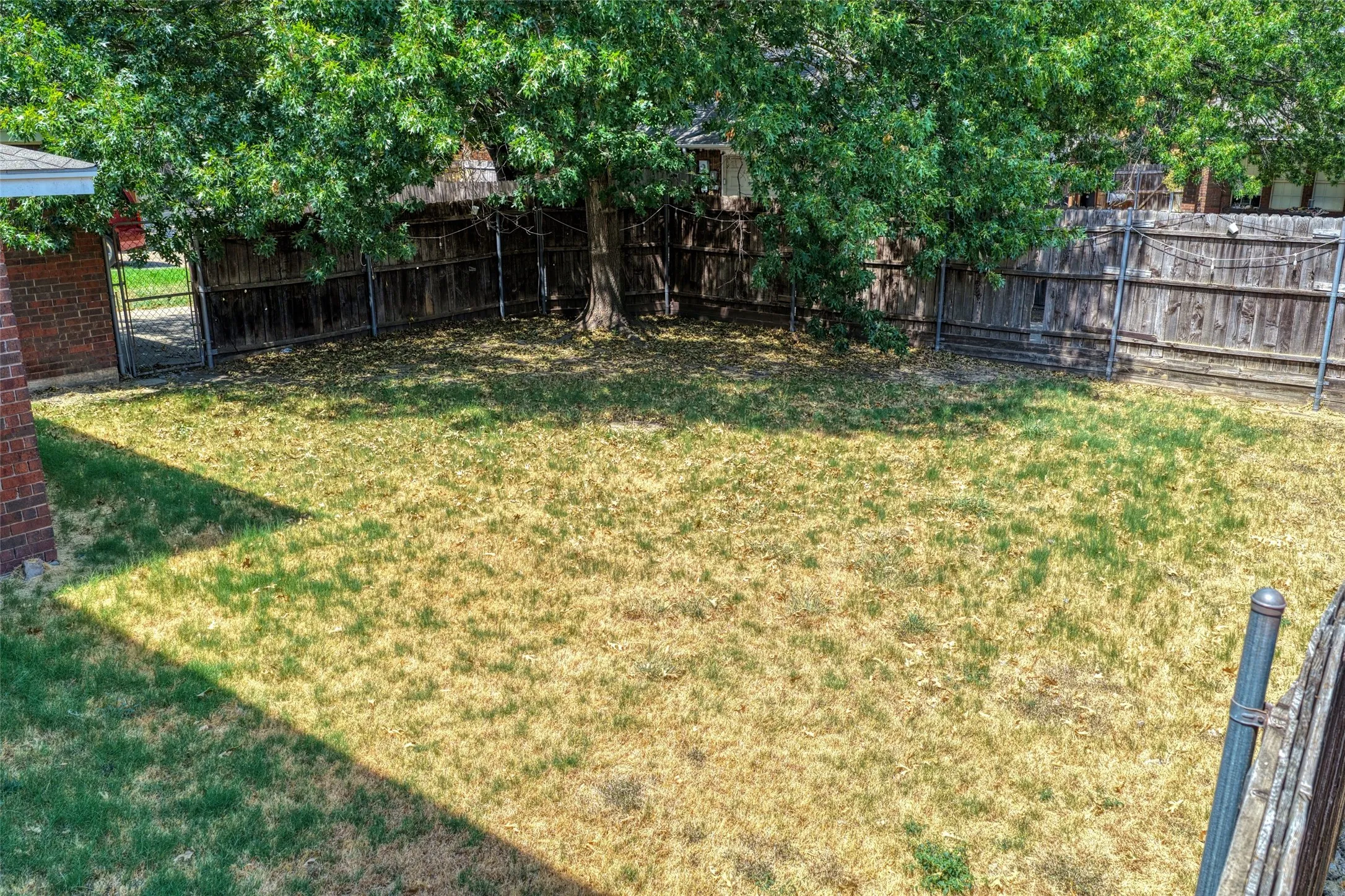 Single Family Residence For Sale in Dallas County , 711 Amesbury Drive, Mesquite, Texas 75150, 5 Bedroom, 4 Bathroom, 2 Garage spaces, 3,388 Sqft, built in 1989, mls#21380252, Real Estate Agent in Mesquite, Homes For Sale in Dallas county, Homes For Sale in Mesquite, Realtor in Mesquite Texas, Real Estate Brokerage Independent Realty Texas, Luminita Cordes Realtor