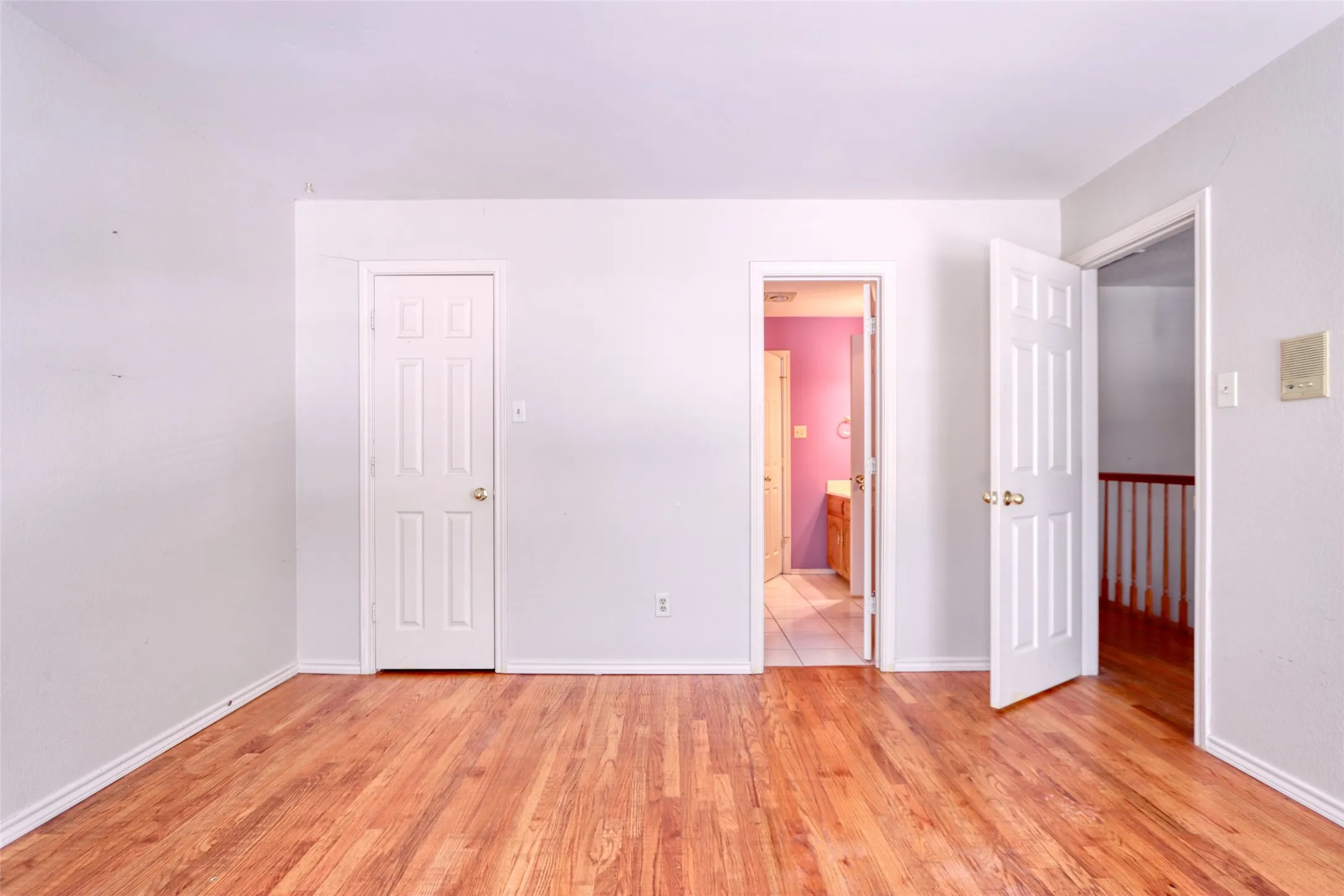 Single Family Residence For Sale in Dallas County , 711 Amesbury Drive, Mesquite, Texas 75150, 5 Bedroom, 4 Bathroom, 2 Garage spaces, 3,388 Sqft, built in 1989, mls#21380252, Real Estate Agent in Mesquite, Homes For Sale in Dallas county, Homes For Sale in Mesquite, Realtor in Mesquite Texas, Real Estate Brokerage Independent Realty Texas, Luminita Cordes Realtor
