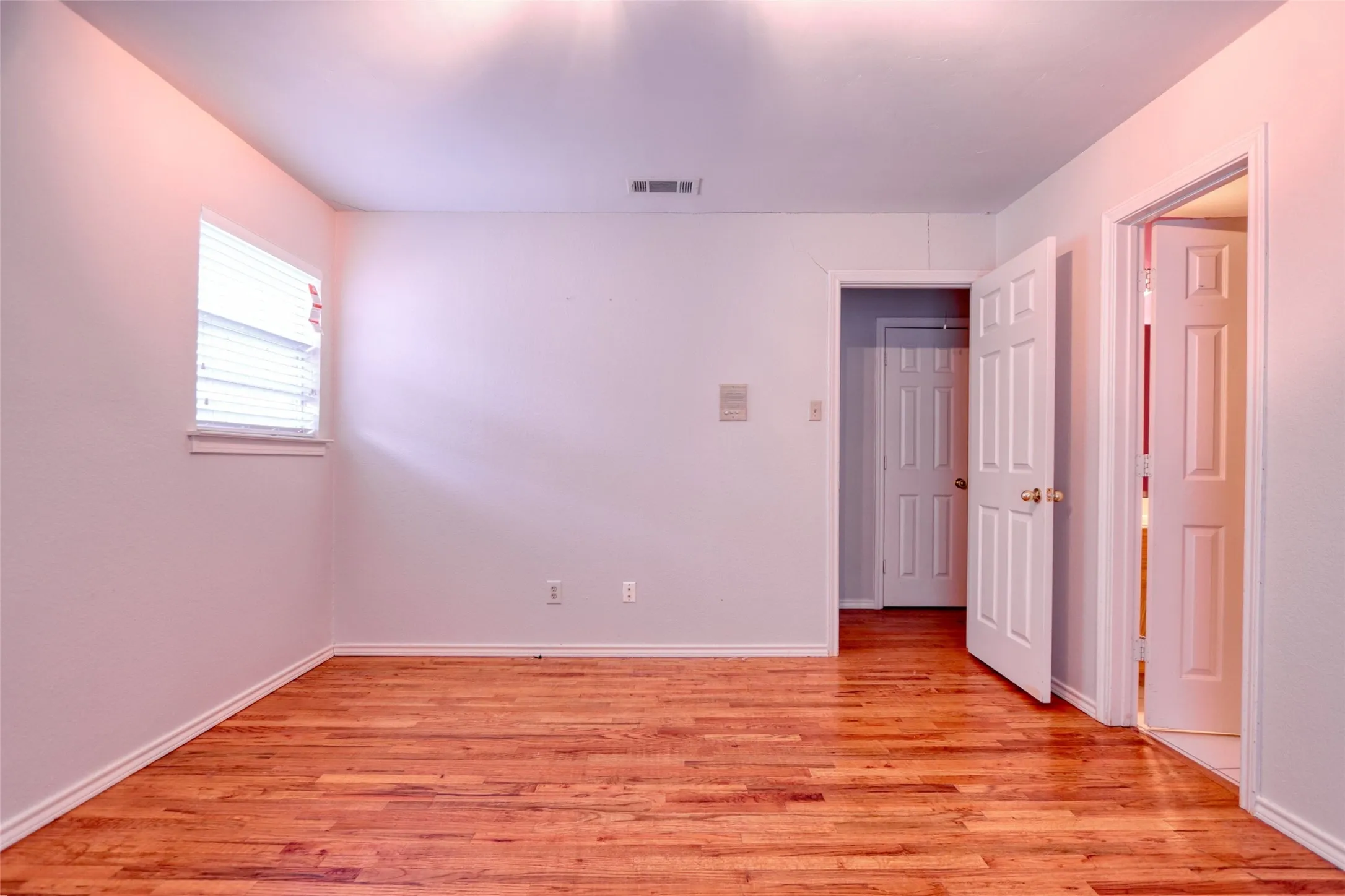 Single Family Residence For Sale in Dallas County , 711 Amesbury Drive, Mesquite, Texas 75150, 5 Bedroom, 4 Bathroom, 2 Garage spaces, 3,388 Sqft, built in 1989, mls#21380252, Real Estate Agent in Mesquite, Homes For Sale in Dallas county, Homes For Sale in Mesquite, Realtor in Mesquite Texas, Real Estate Brokerage Independent Realty Texas, Luminita Cordes Realtor