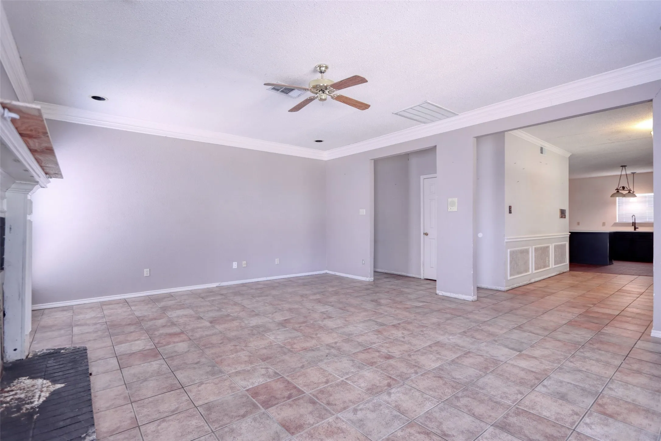 Single Family Residence For Sale in Dallas County , 711 Amesbury Drive, Mesquite, Texas 75150, 5 Bedroom, 4 Bathroom, 2 Garage spaces, 3,388 Sqft, built in 1989, mls#21380252, Real Estate Agent in Mesquite, Homes For Sale in Dallas county, Homes For Sale in Mesquite, Realtor in Mesquite Texas, Real Estate Brokerage Independent Realty Texas, Luminita Cordes Realtor