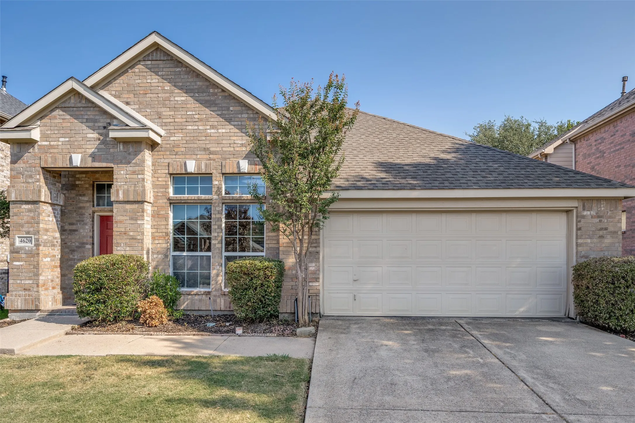 Single Family Residence For Sale in Collin County , 4620 Whitehall Court, Mc Kinney, Texas 75070, 4 Bedroom, 3 Bathroom, 2 Garage spaces, 2,626 Sqft, built in 2002, mls#21380349, Real Estate Agent in Mc Kinney, Homes For Sale in Collin county, Homes For Sale in Mc Kinney, Realtor in Mc Kinney Texas, Real Estate Brokerage Independent Realty Texas, Luminita Cordes Realtor