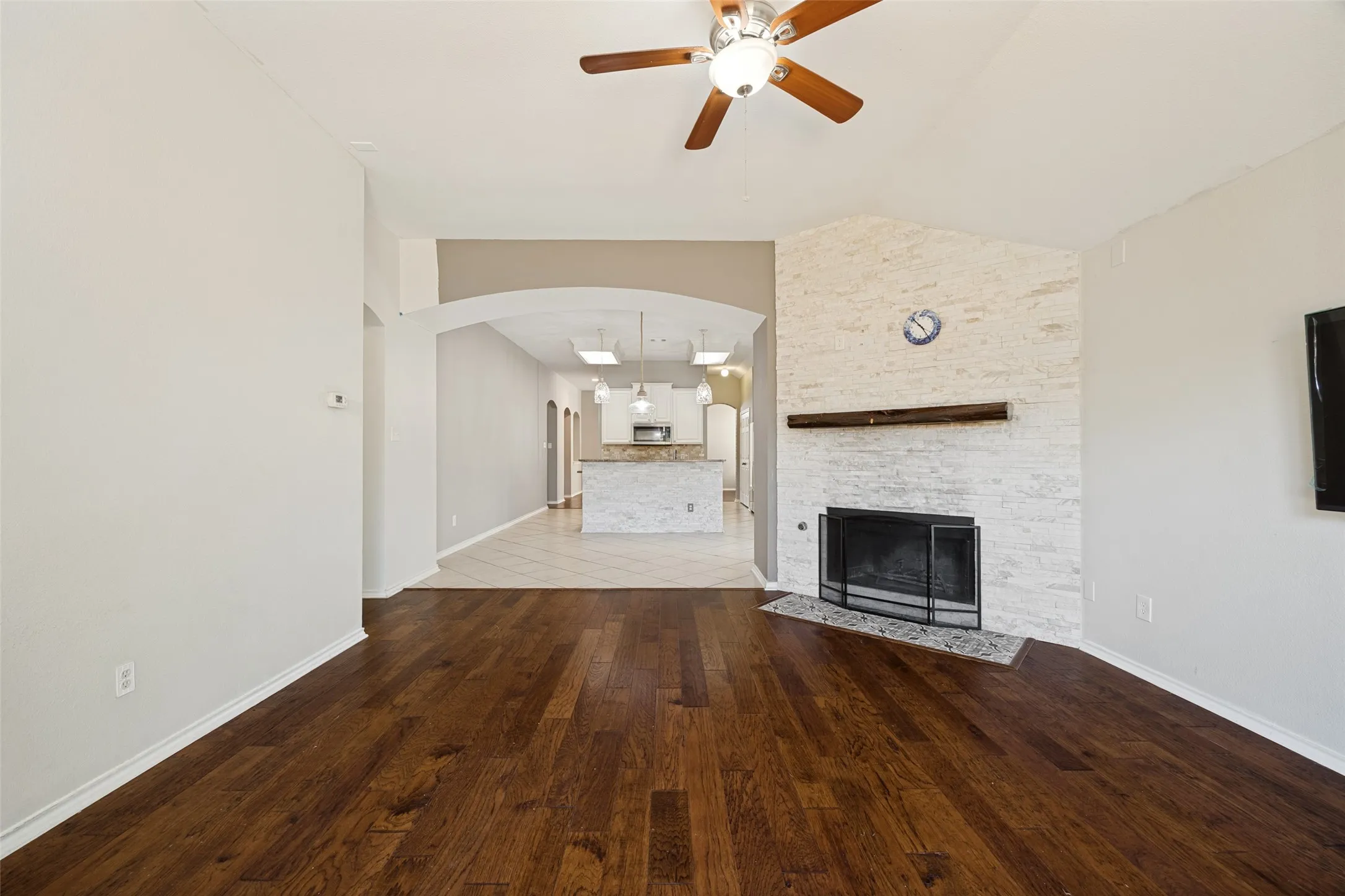 Single Family Residence For Sale in Collin County , 4620 Whitehall Court, Mc Kinney, Texas 75070, 4 Bedroom, 3 Bathroom, 2 Garage spaces, 2,626 Sqft, built in 2002, mls#21380349, Real Estate Agent in Mc Kinney, Homes For Sale in Collin county, Homes For Sale in Mc Kinney, Realtor in Mc Kinney Texas, Real Estate Brokerage Independent Realty Texas, Luminita Cordes Realtor