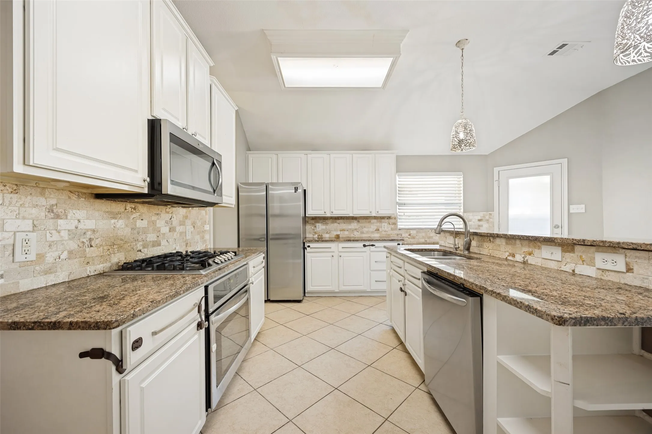 Single Family Residence For Sale in Collin County , 4620 Whitehall Court, Mc Kinney, Texas 75070, 4 Bedroom, 3 Bathroom, 2 Garage spaces, 2,626 Sqft, built in 2002, mls#21380349, Real Estate Agent in Mc Kinney, Homes For Sale in Collin county, Homes For Sale in Mc Kinney, Realtor in Mc Kinney Texas, Real Estate Brokerage Independent Realty Texas, Luminita Cordes Realtor