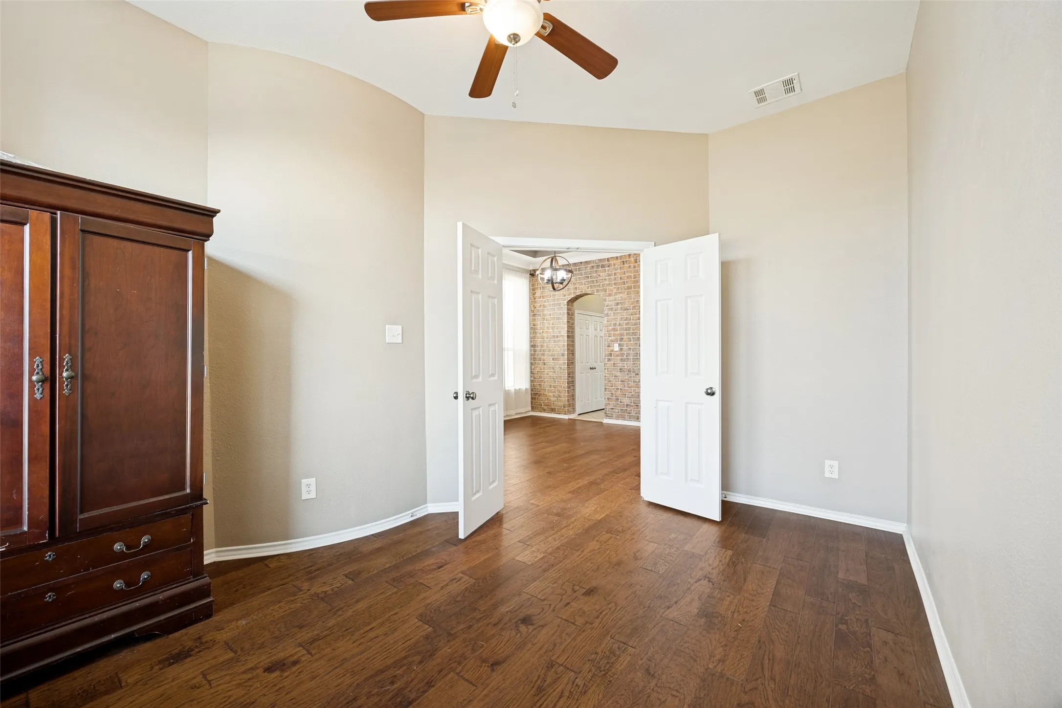 Single Family Residence For Sale in Collin County , 4620 Whitehall Court, Mc Kinney, Texas 75070, 4 Bedroom, 3 Bathroom, 2 Garage spaces, 2,626 Sqft, built in 2002, mls#21380349, Real Estate Agent in Mc Kinney, Homes For Sale in Collin county, Homes For Sale in Mc Kinney, Realtor in Mc Kinney Texas, Real Estate Brokerage Independent Realty Texas, Luminita Cordes Realtor