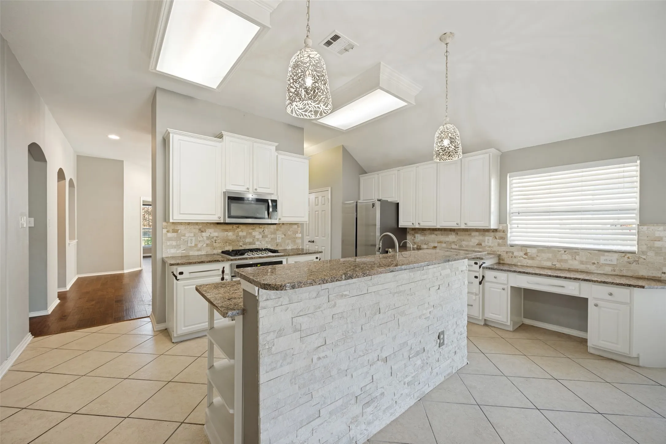 Single Family Residence For Sale in Collin County , 4620 Whitehall Court, Mc Kinney, Texas 75070, 4 Bedroom, 3 Bathroom, 2 Garage spaces, 2,626 Sqft, built in 2002, mls#21380349, Real Estate Agent in Mc Kinney, Homes For Sale in Collin county, Homes For Sale in Mc Kinney, Realtor in Mc Kinney Texas, Real Estate Brokerage Independent Realty Texas, Luminita Cordes Realtor