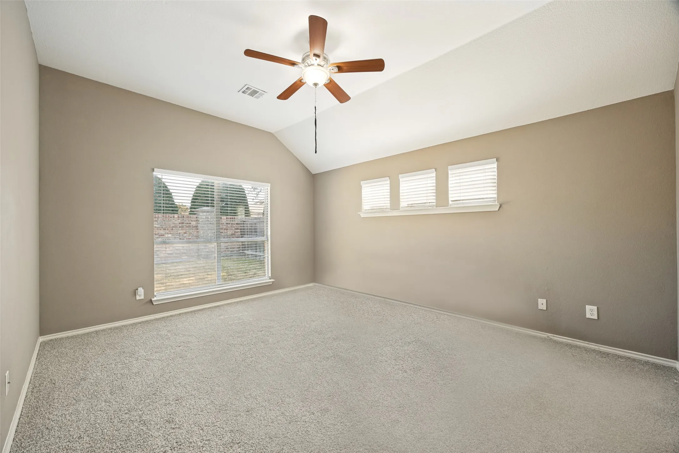 Single Family Residence For Sale in Collin County , 4620 Whitehall Court, Mc Kinney, Texas 75070, 4 Bedroom, 3 Bathroom, 2 Garage spaces, 2,626 Sqft, built in 2002, mls#21380349, Real Estate Agent in Mc Kinney, Homes For Sale in Collin county, Homes For Sale in Mc Kinney, Realtor in Mc Kinney Texas, Real Estate Brokerage Independent Realty Texas, Luminita Cordes Realtor