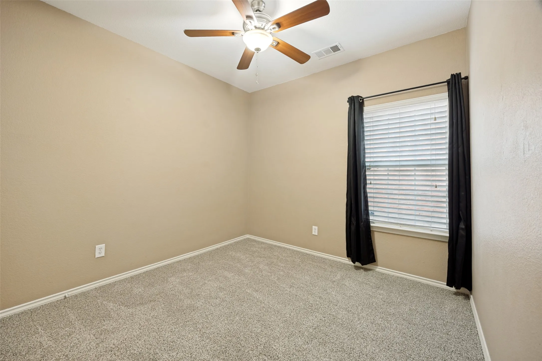 Single Family Residence For Sale in Collin County , 4620 Whitehall Court, Mc Kinney, Texas 75070, 4 Bedroom, 3 Bathroom, 2 Garage spaces, 2,626 Sqft, built in 2002, mls#21380349, Real Estate Agent in Mc Kinney, Homes For Sale in Collin county, Homes For Sale in Mc Kinney, Realtor in Mc Kinney Texas, Real Estate Brokerage Independent Realty Texas, Luminita Cordes Realtor