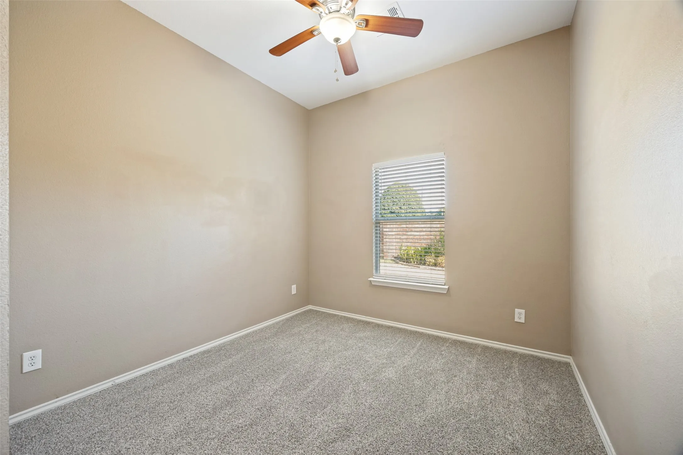 Single Family Residence For Sale in Collin County , 4620 Whitehall Court, Mc Kinney, Texas 75070, 4 Bedroom, 3 Bathroom, 2 Garage spaces, 2,626 Sqft, built in 2002, mls#21380349, Real Estate Agent in Mc Kinney, Homes For Sale in Collin county, Homes For Sale in Mc Kinney, Realtor in Mc Kinney Texas, Real Estate Brokerage Independent Realty Texas, Luminita Cordes Realtor