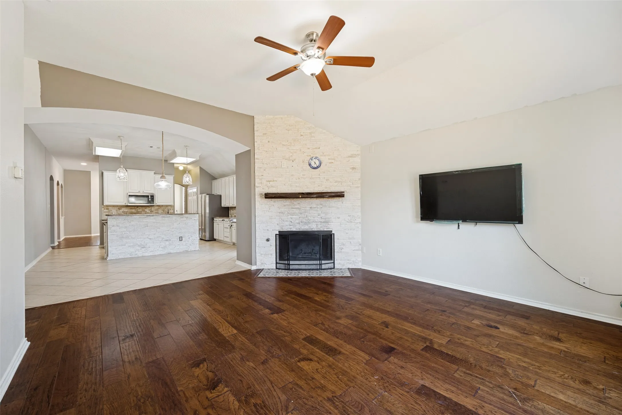 Single Family Residence For Sale in Collin County , 4620 Whitehall Court, Mc Kinney, Texas 75070, 4 Bedroom, 3 Bathroom, 2 Garage spaces, 2,626 Sqft, built in 2002, mls#21380349, Real Estate Agent in Mc Kinney, Homes For Sale in Collin county, Homes For Sale in Mc Kinney, Realtor in Mc Kinney Texas, Real Estate Brokerage Independent Realty Texas, Luminita Cordes Realtor
